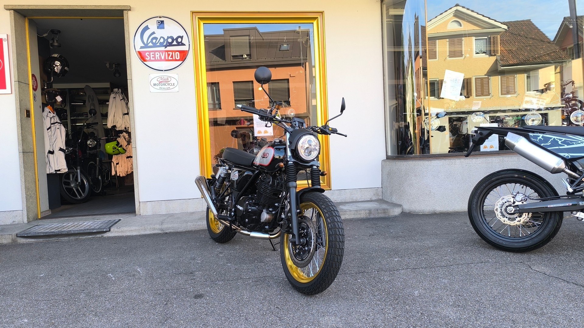 MASH 250 Dirt Track-image-1