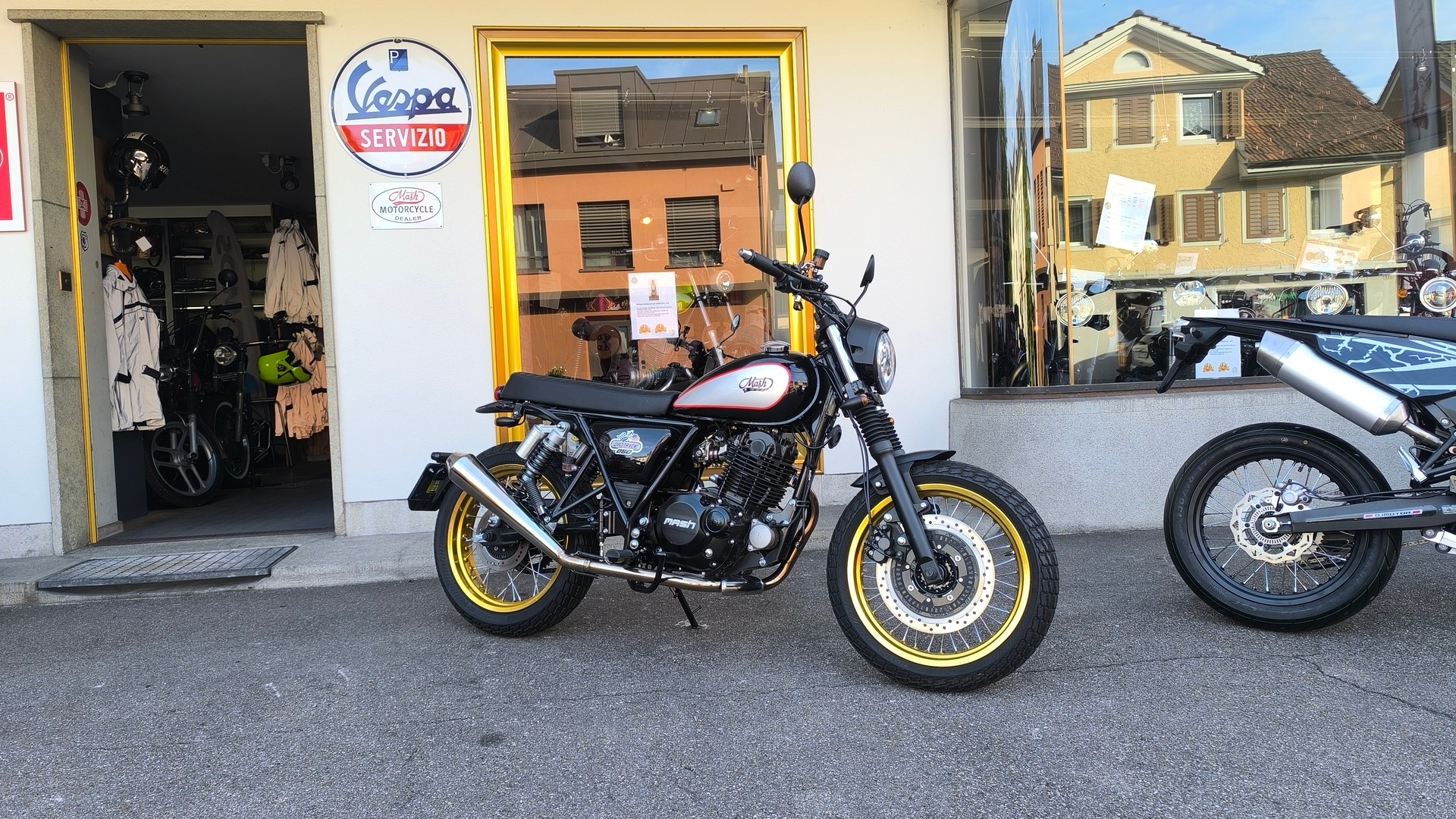 MASH 250 Dirt Track-image-7