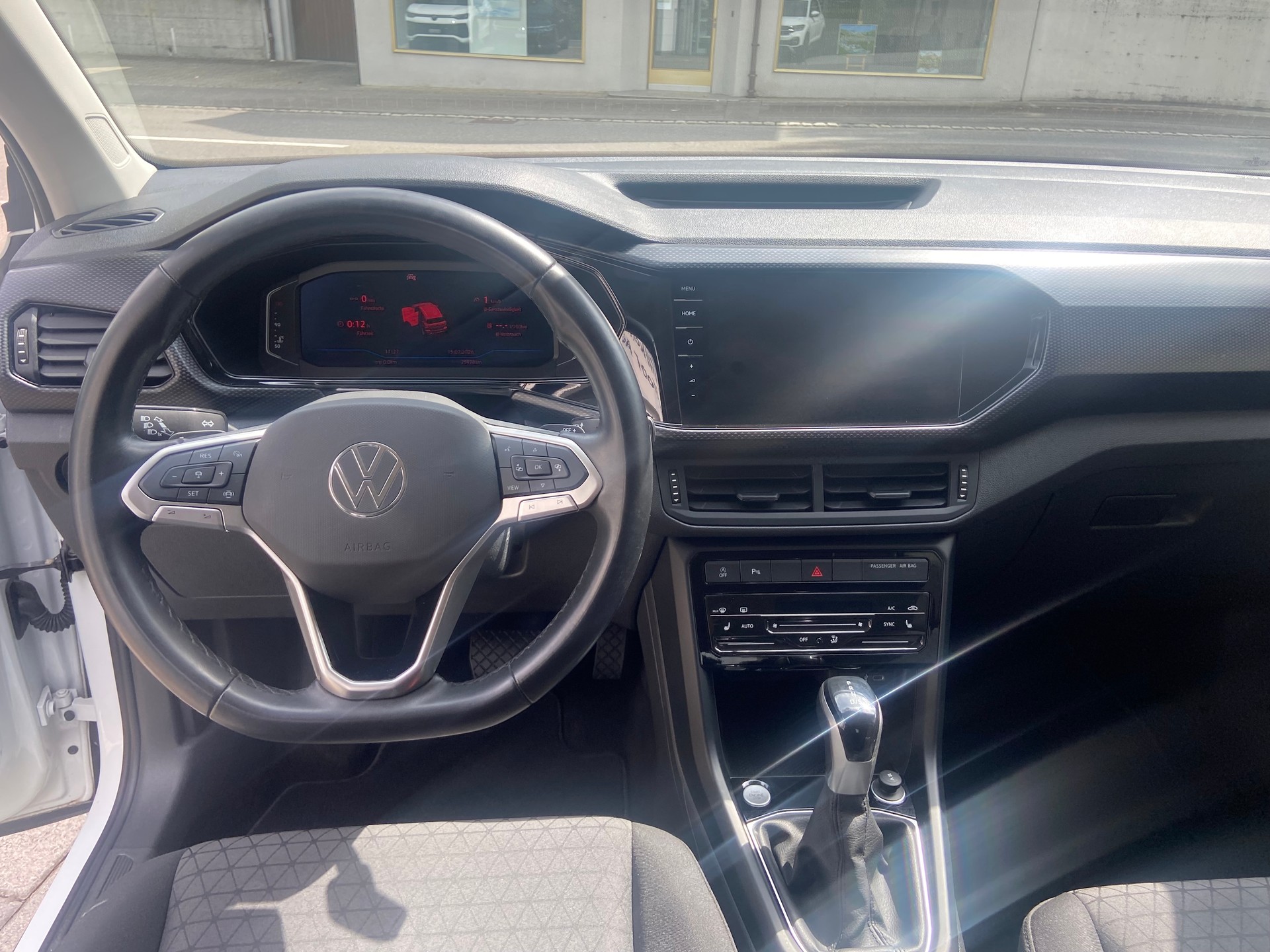 VW T-Cross 1.0 TSI Life DSG-image-6
