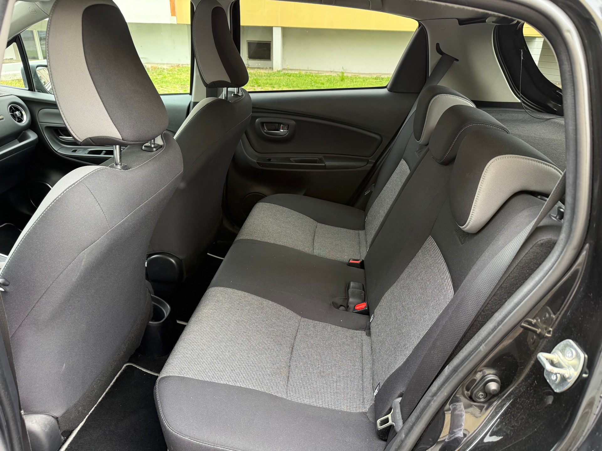 TOYOTA Yaris 1.5 VVT-i Hybrid Comfort e-CVT-image-9