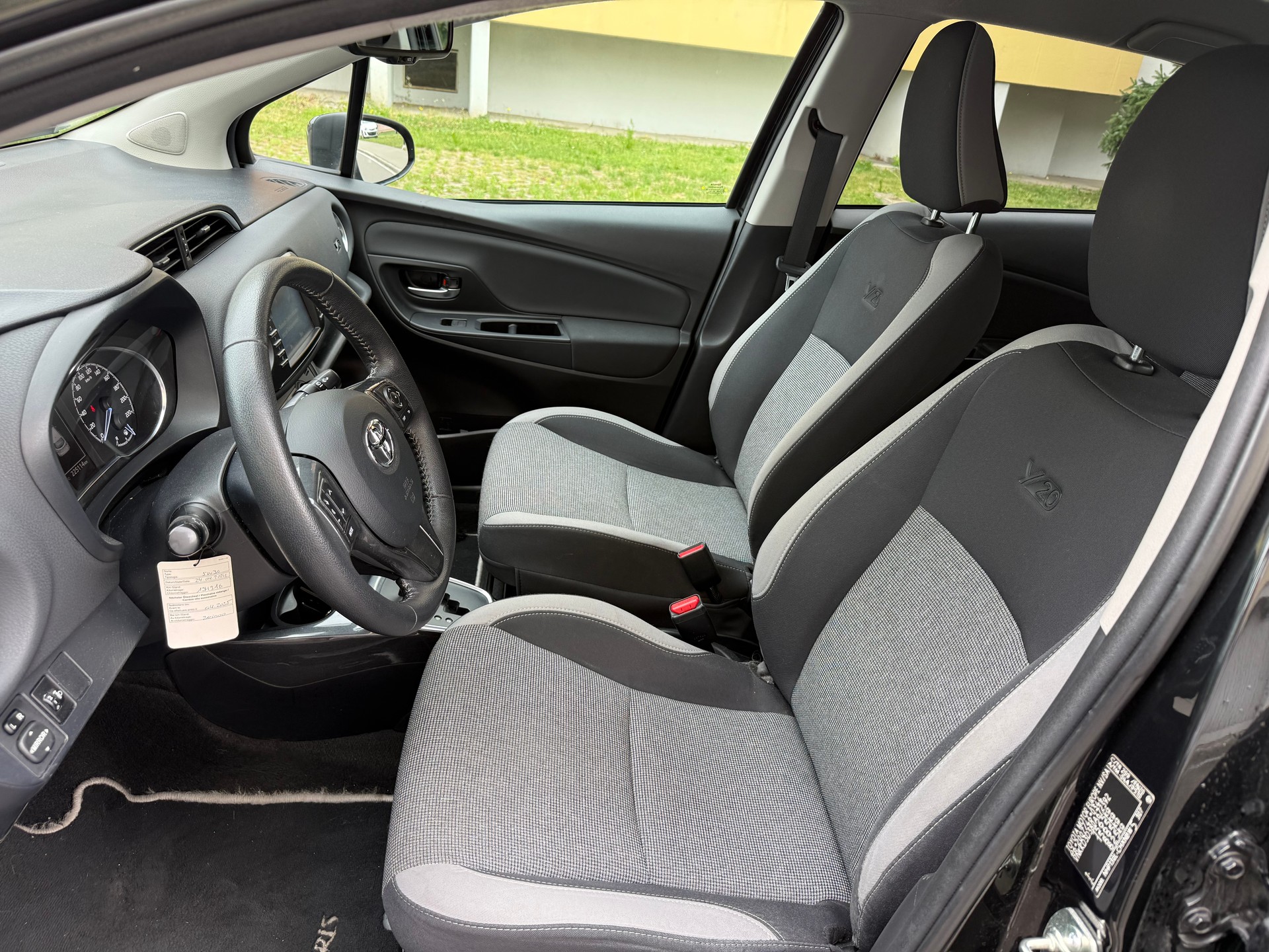 TOYOTA Yaris 1.5 VVT-i Hybrid Comfort e-CVT-image-6