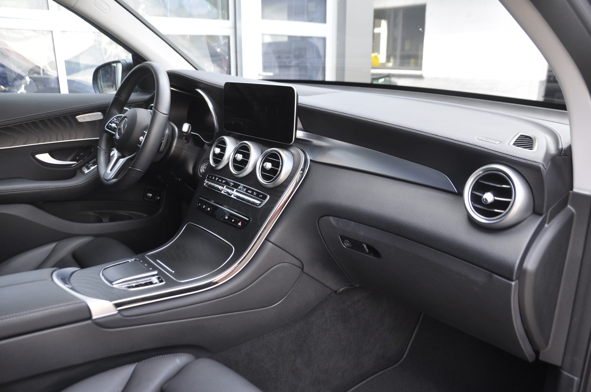 MERCEDES-BENZ GLC 300 e 4Matic 9G-Tronic I Anhängerkupplung-image-7