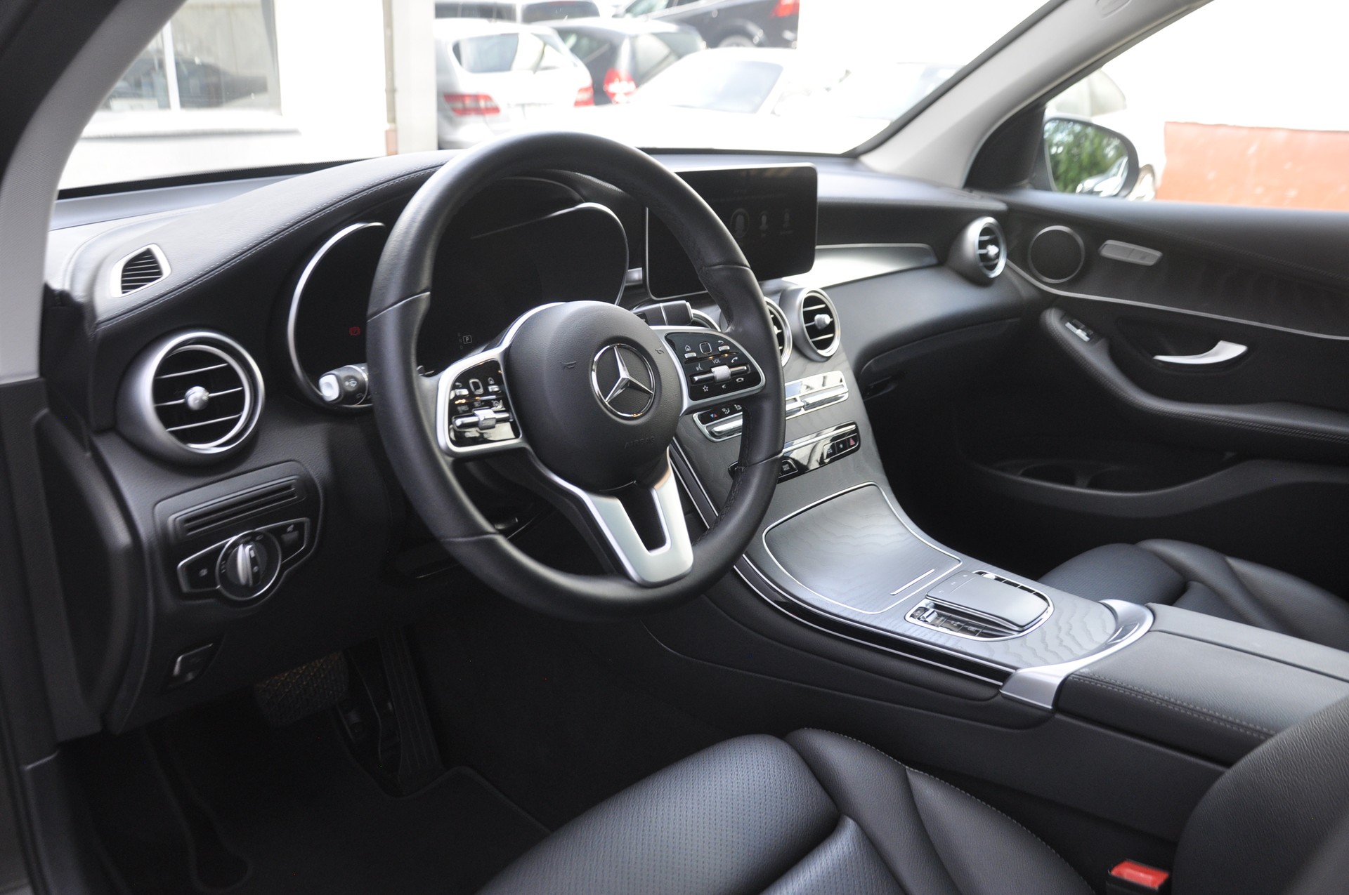 MERCEDES-BENZ GLC 300 e 4Matic 9G-Tronic I Anhängerkupplung-image-5
