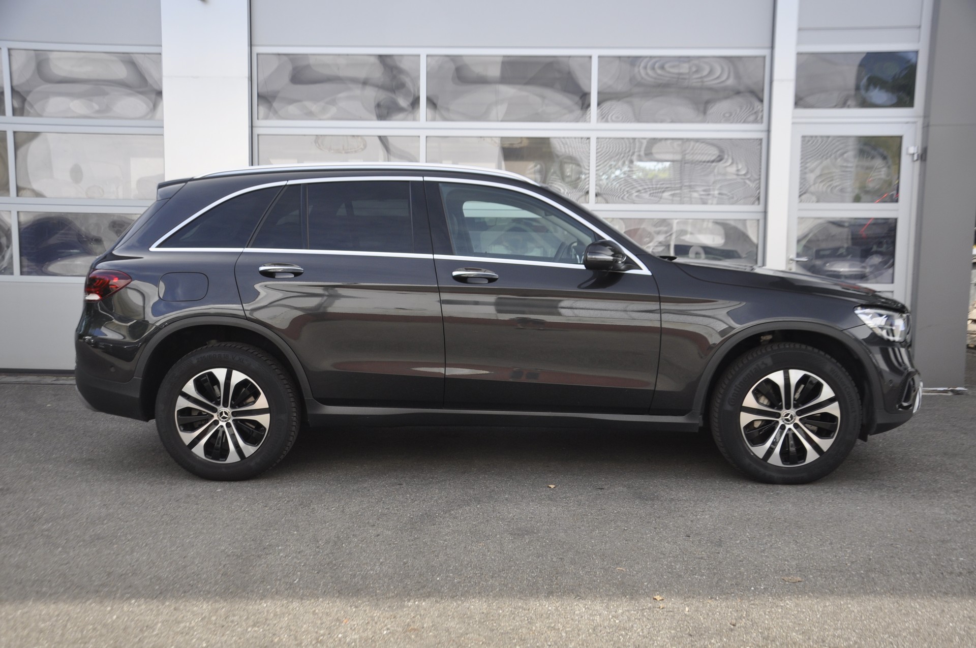 MERCEDES-BENZ GLC 300 e 4Matic 9G-Tronic I Anhängerkupplung-image-1