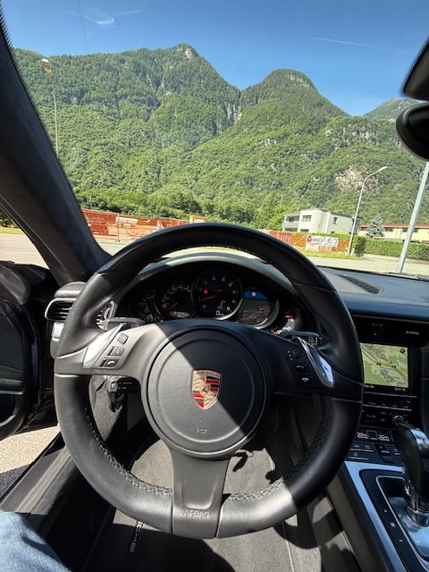 PORSCHE 911 Carrera 4 PDK-image-11