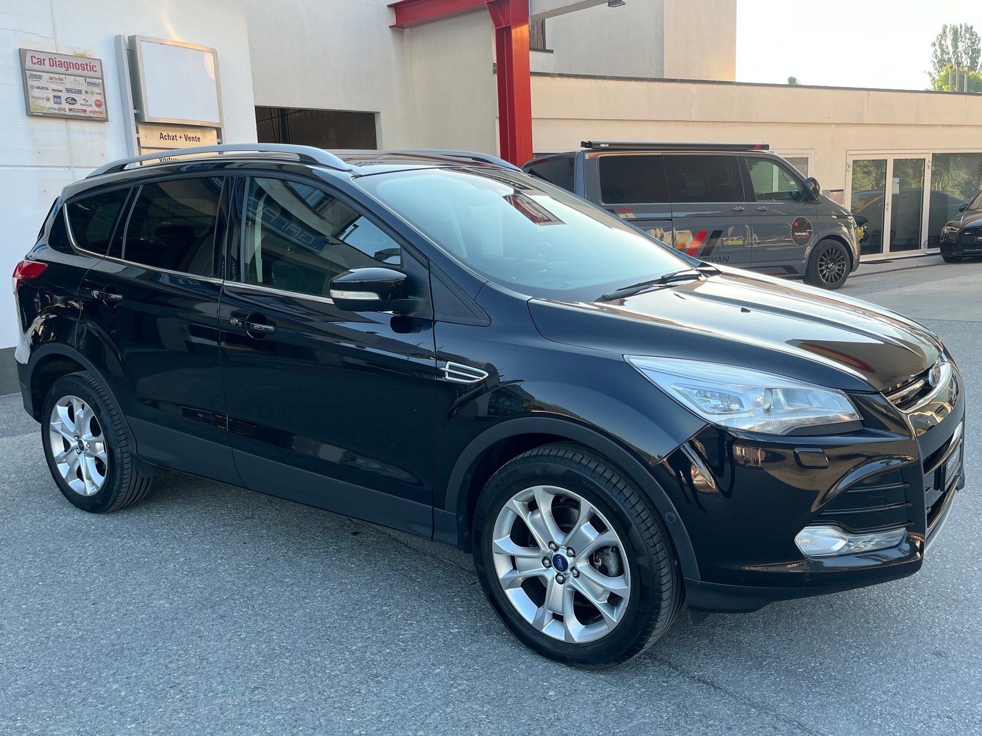 FORD Kuga 1.6 SCTi Titanium 4WD Automatic-image-2