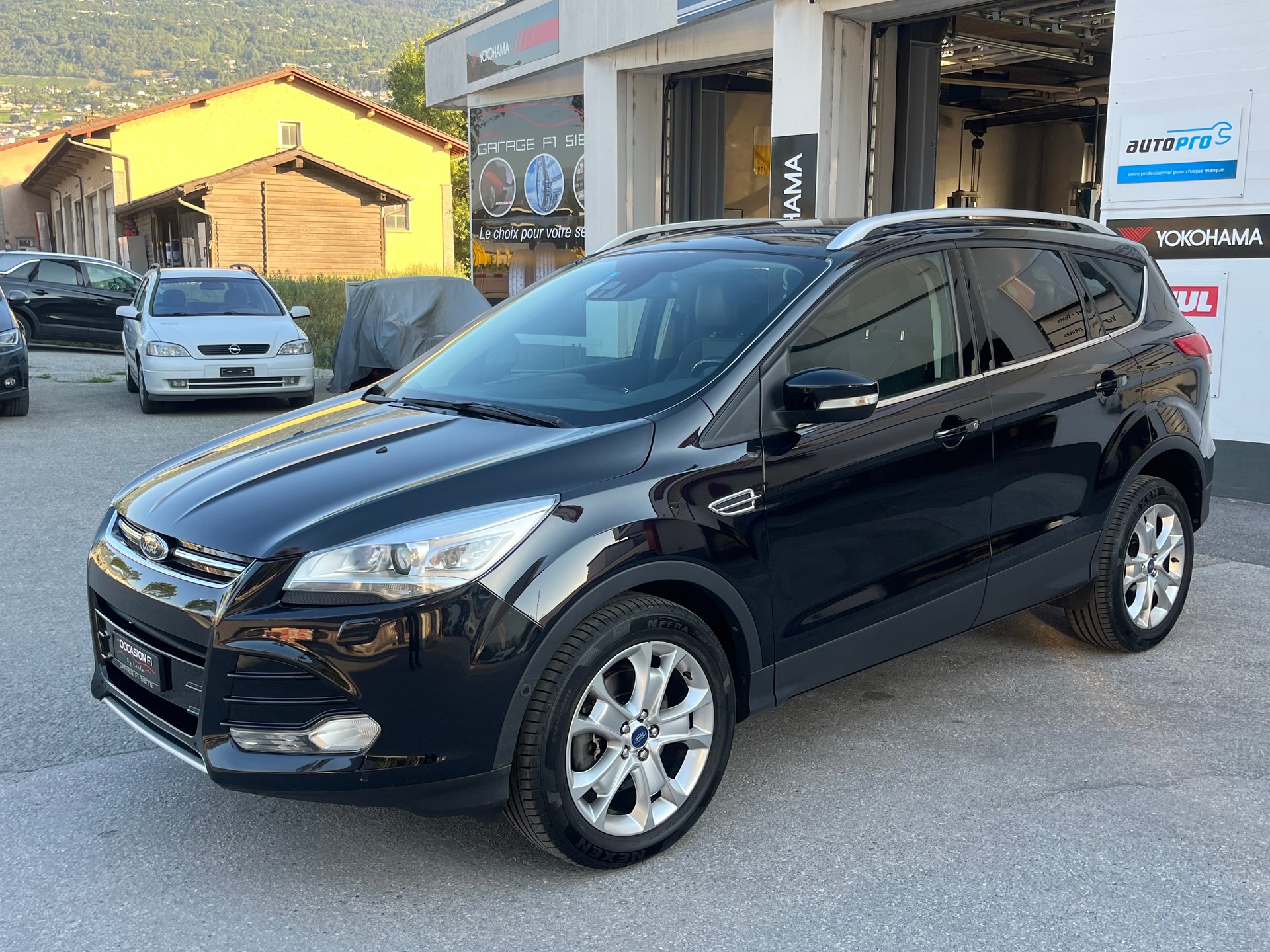 FORD Kuga 1.6 SCTi Titanium 4WD Automatic-image-1
