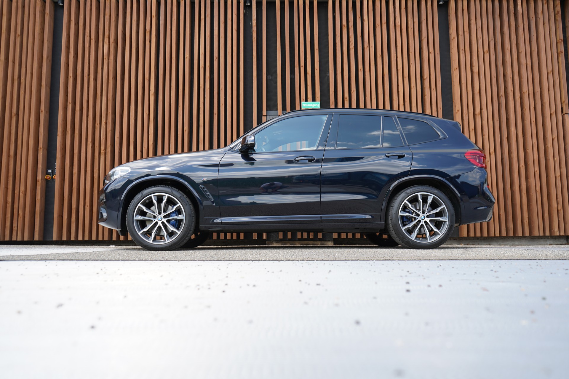 BMW X3 M40d INDIVIDUAL BLACK STEPTRONIC l 326 PS-showroom-element-1