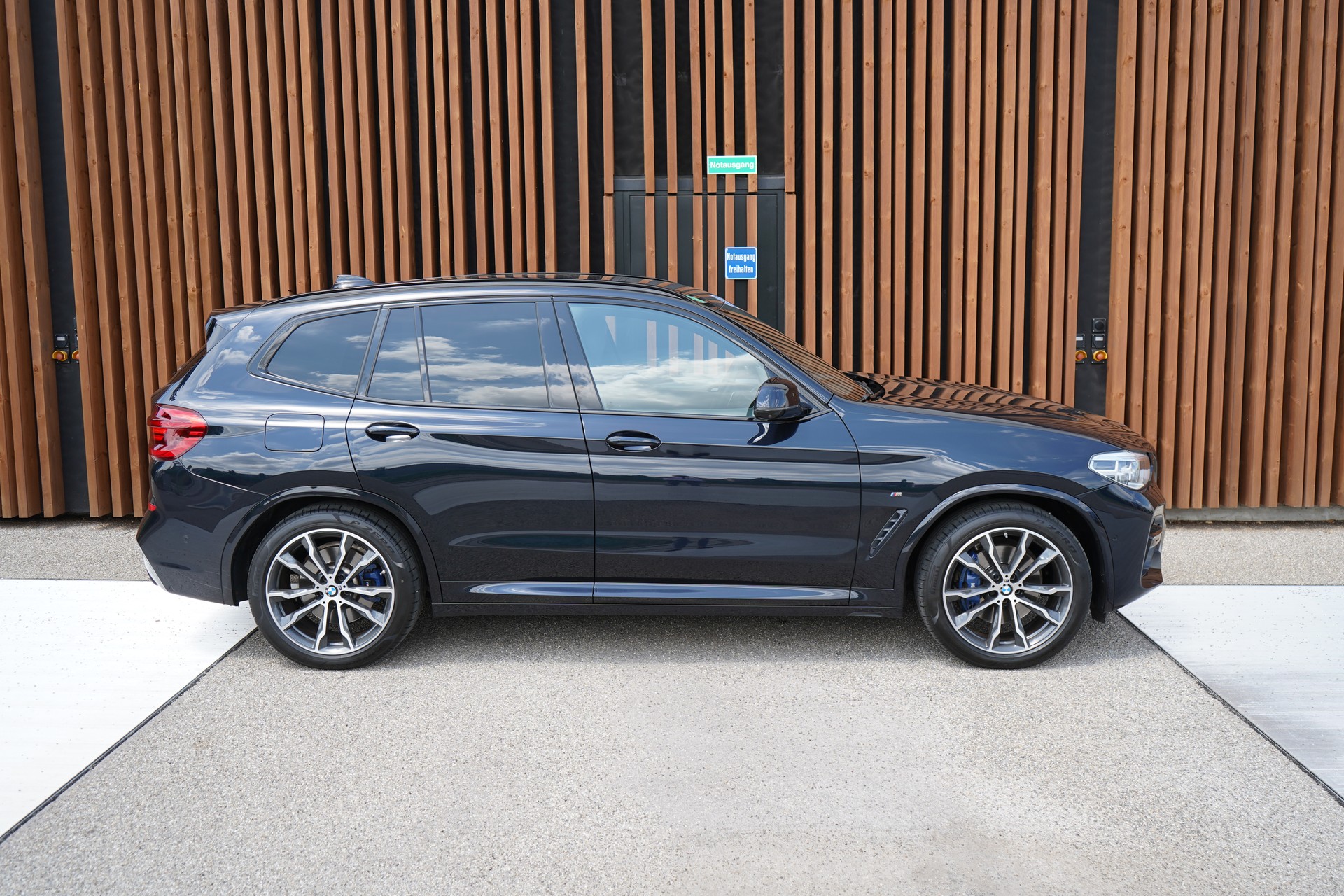 BMW X3 M40d INDIVIDUAL BLACK STEPTRONIC l 326 PS-showroom-element-2