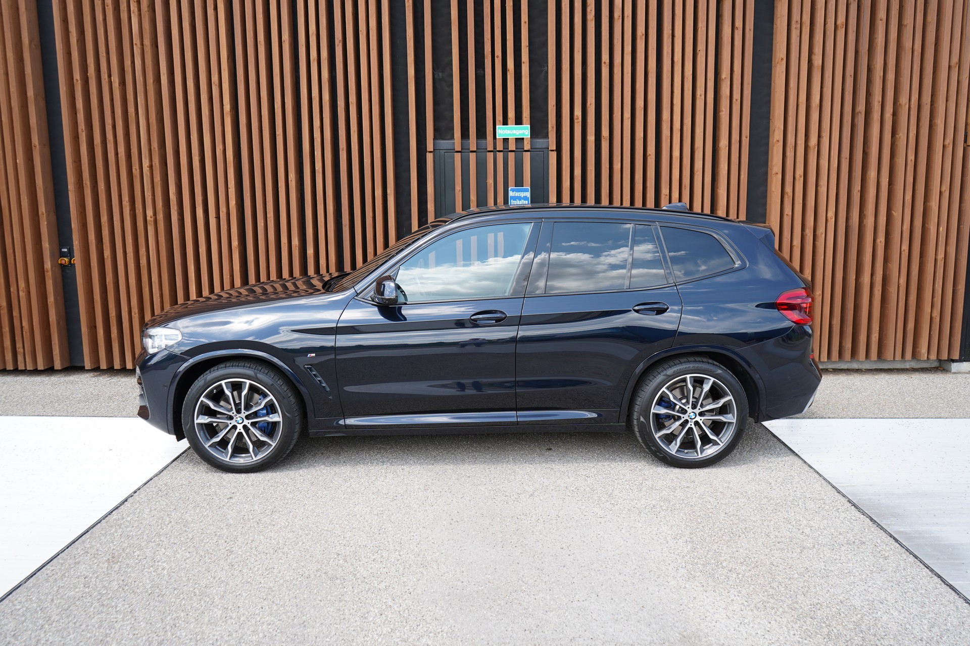 BMW X3 M40d INDIVIDUAL BLACK STEPTRONIC l 326 PS-showroom-element-3