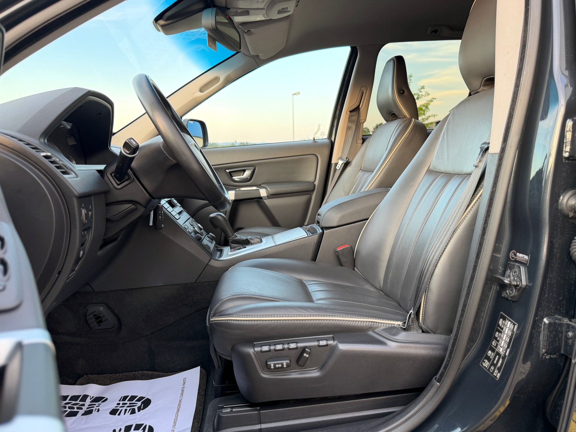 VOLVO XC90 D5 AWD Summum Geartronic-image-16