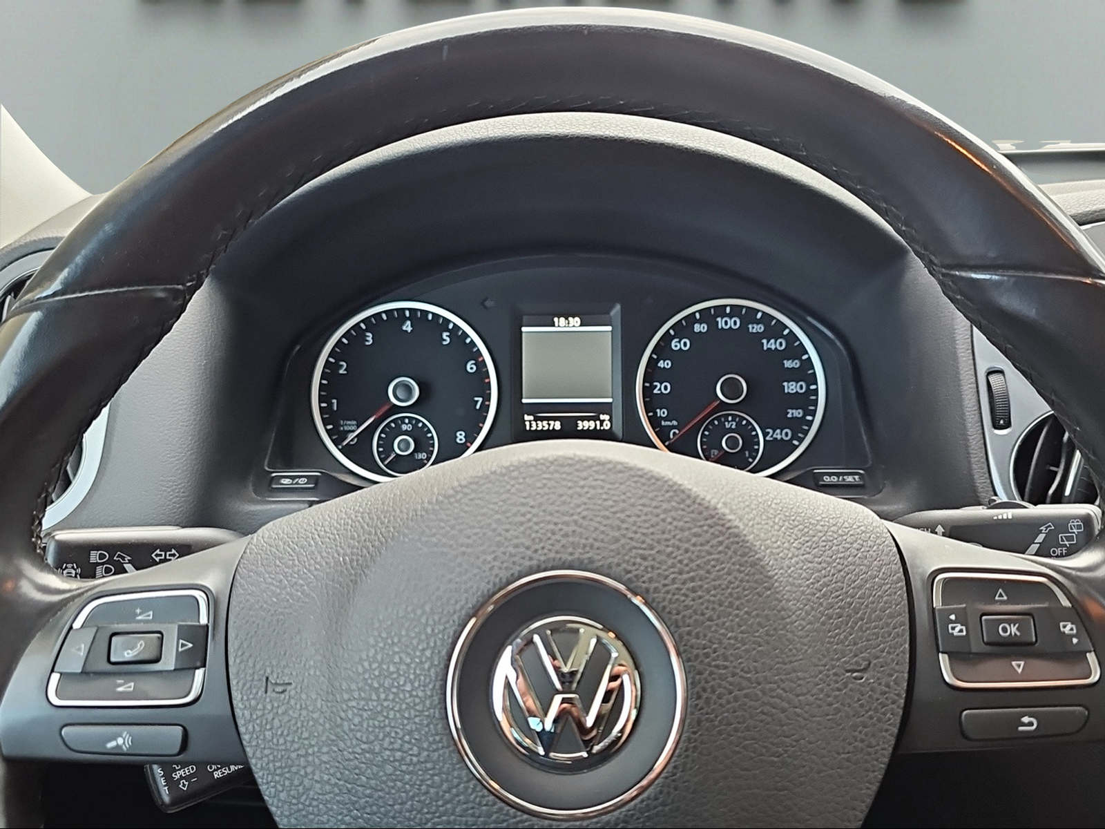 VW Tiguan 1.4 TSI Sport&Style 4Motion-image-9