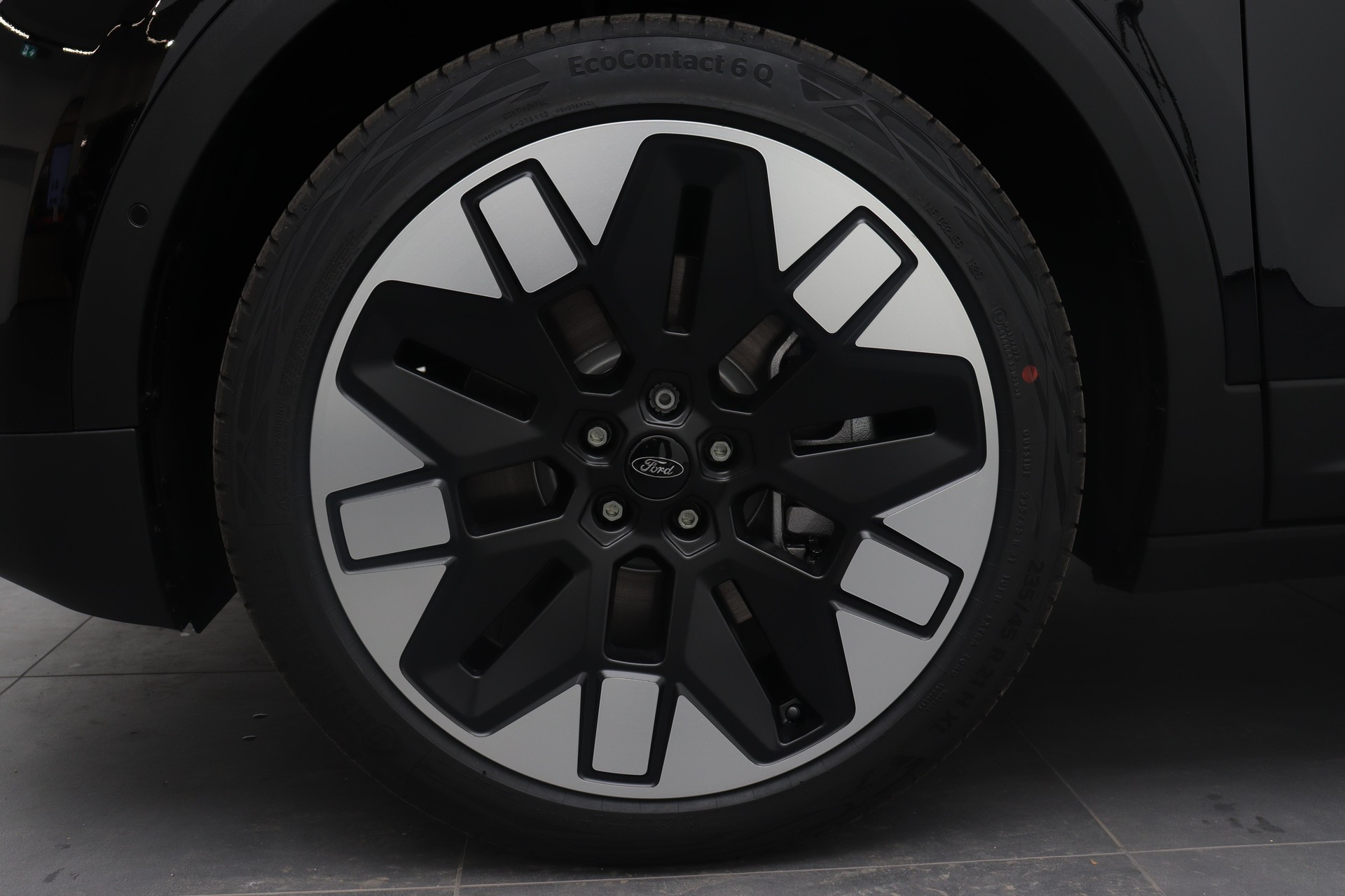 FORD Explorer Extended Range Premium AWD-image-4