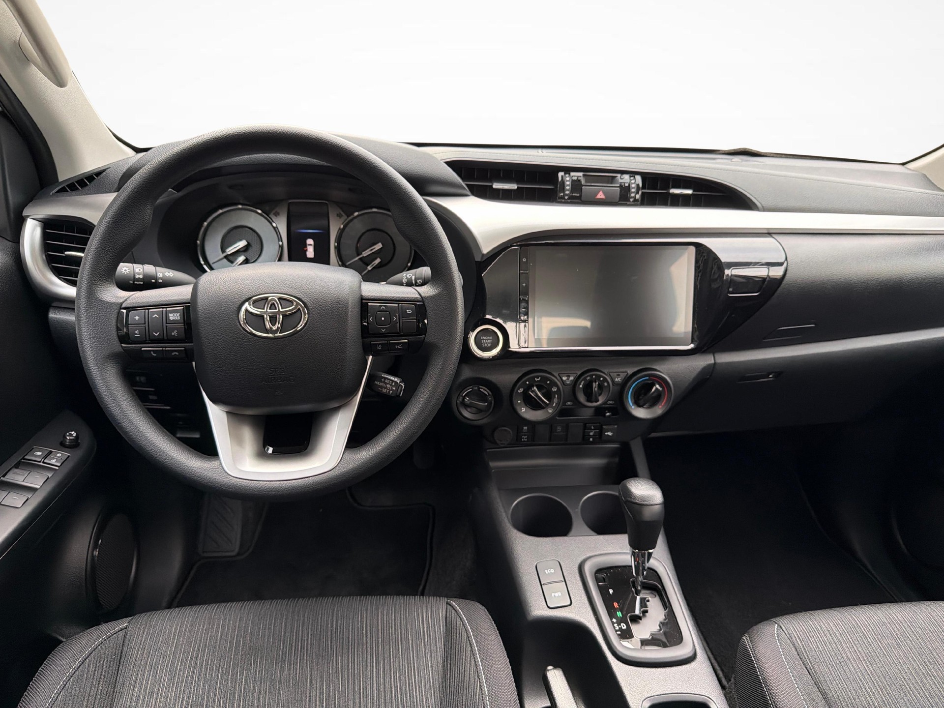 TOYOTA Hilux Double Cab.-Pick-up 2.4 D-4D 150 Comfort-image-8