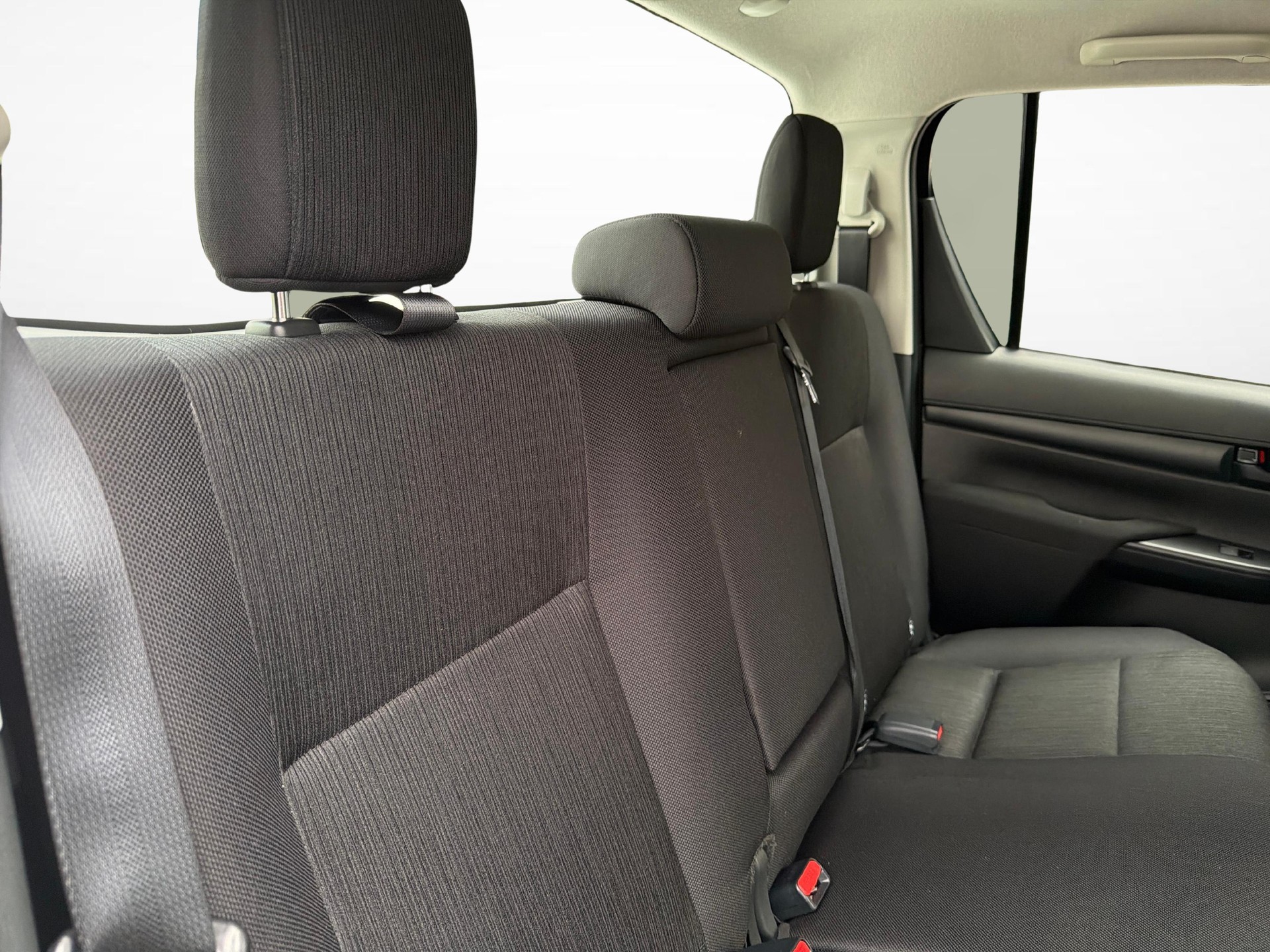 TOYOTA Hilux Double Cab.-Pick-up 2.4 D-4D 150 Comfort-image-10