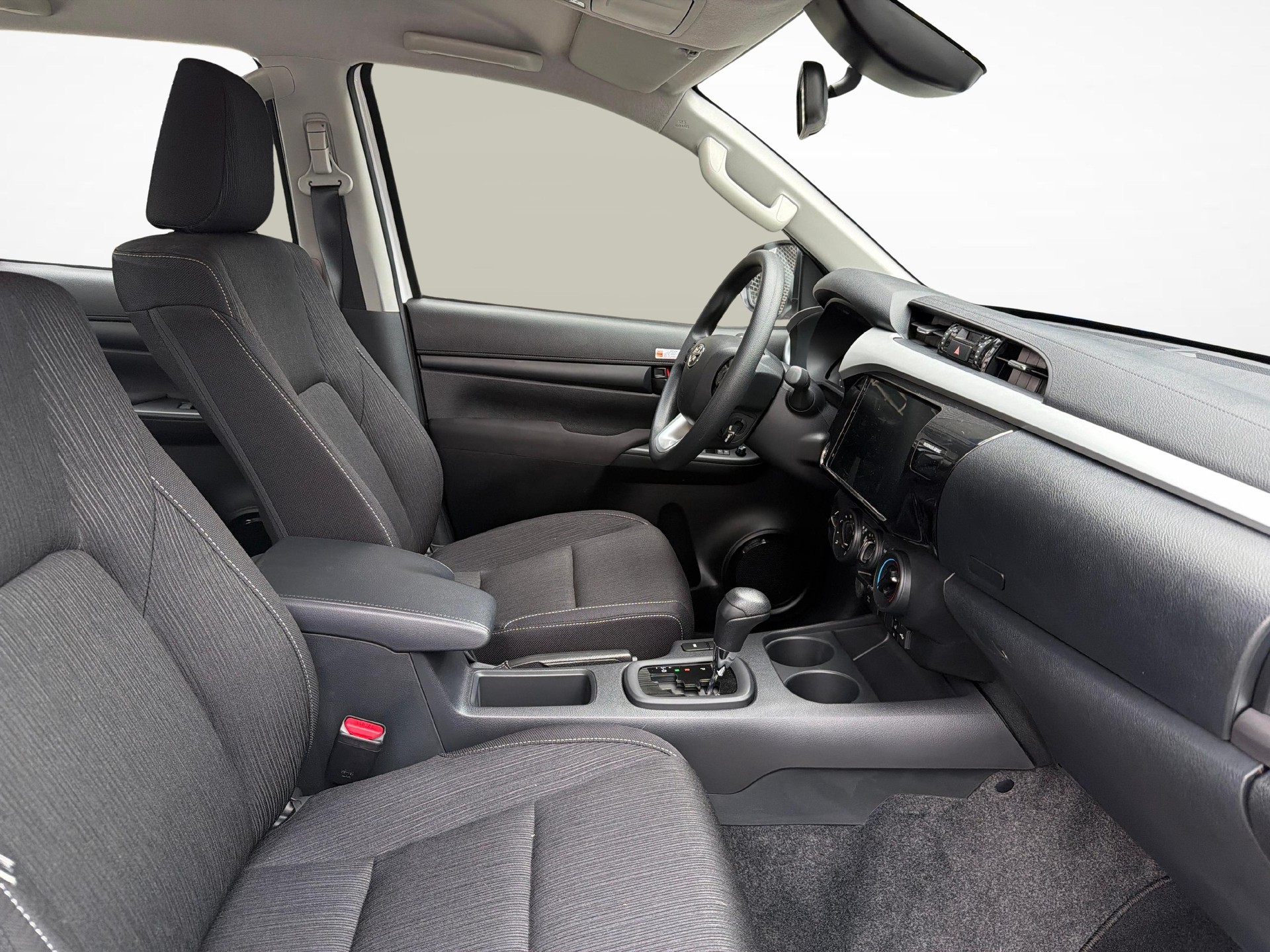 TOYOTA Hilux Double Cab.-Pick-up 2.4 D-4D 150 Comfort-image-9