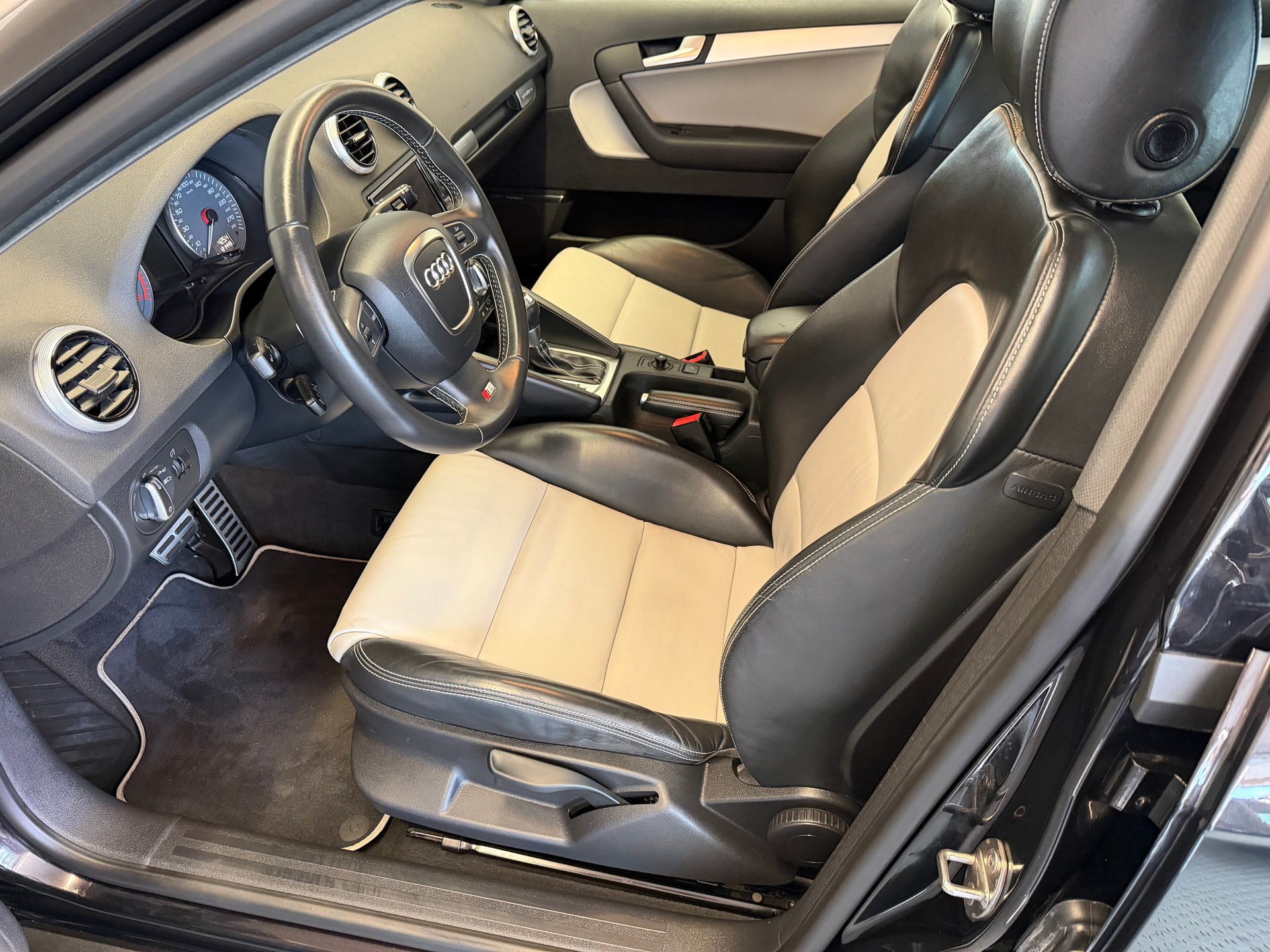 AUDI S3 Sportback 2.0 TFSI quattro S-tronic-image-9