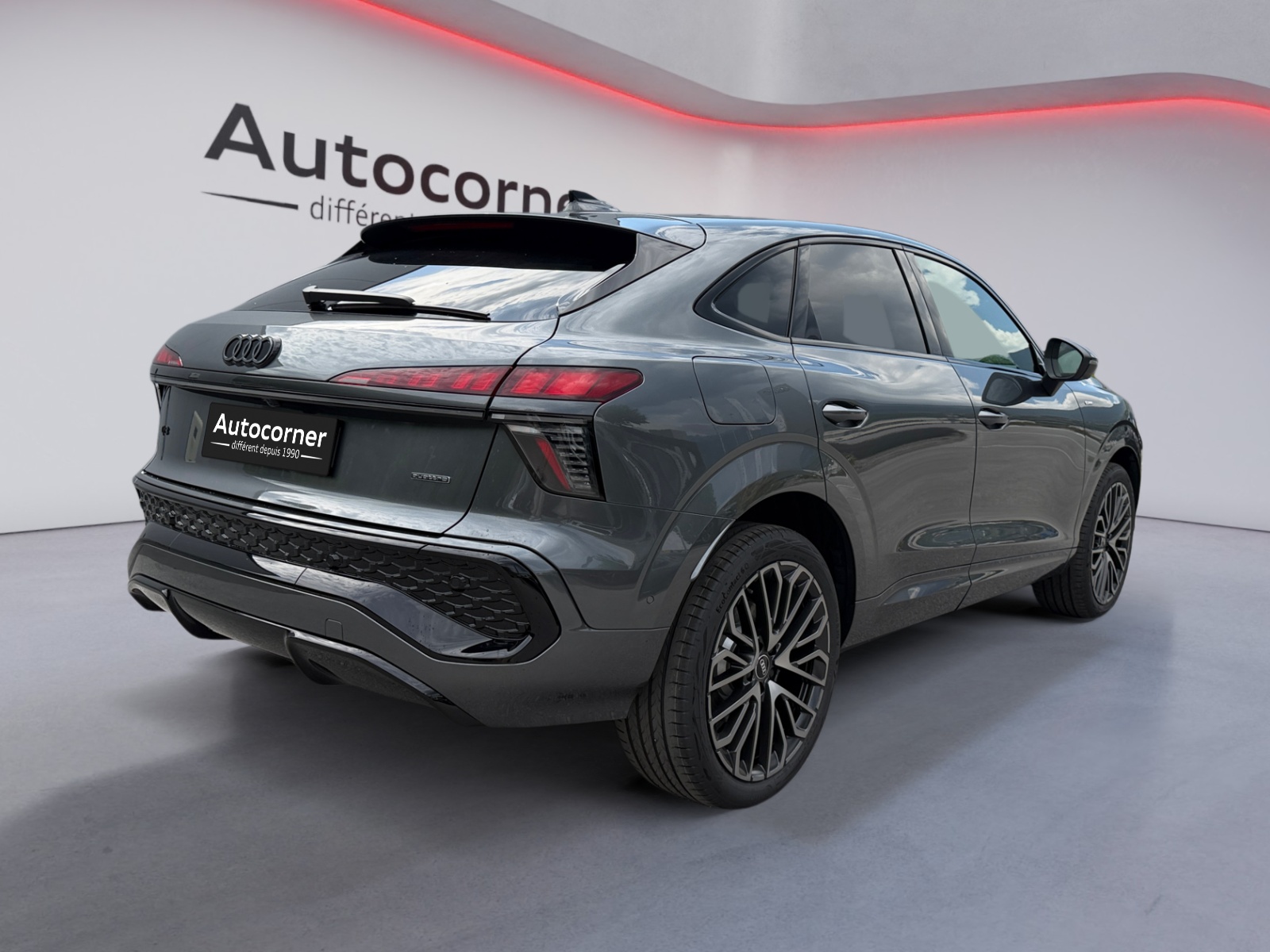 AUDI Q3 Sportback TFSI quattro 195 kW S tronic-image-4