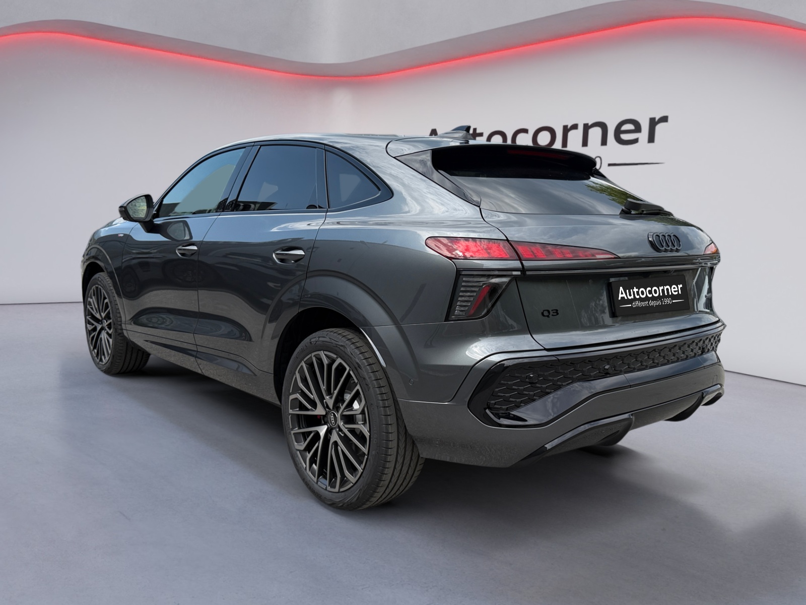 AUDI Q3 Sportback TFSI quattro 195 kW S tronic-showroom-element-2