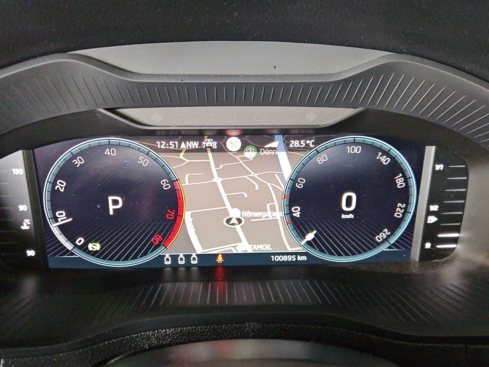 SKODA Karoq 2.0 TSI SportLine 4x4 DSG-image-12