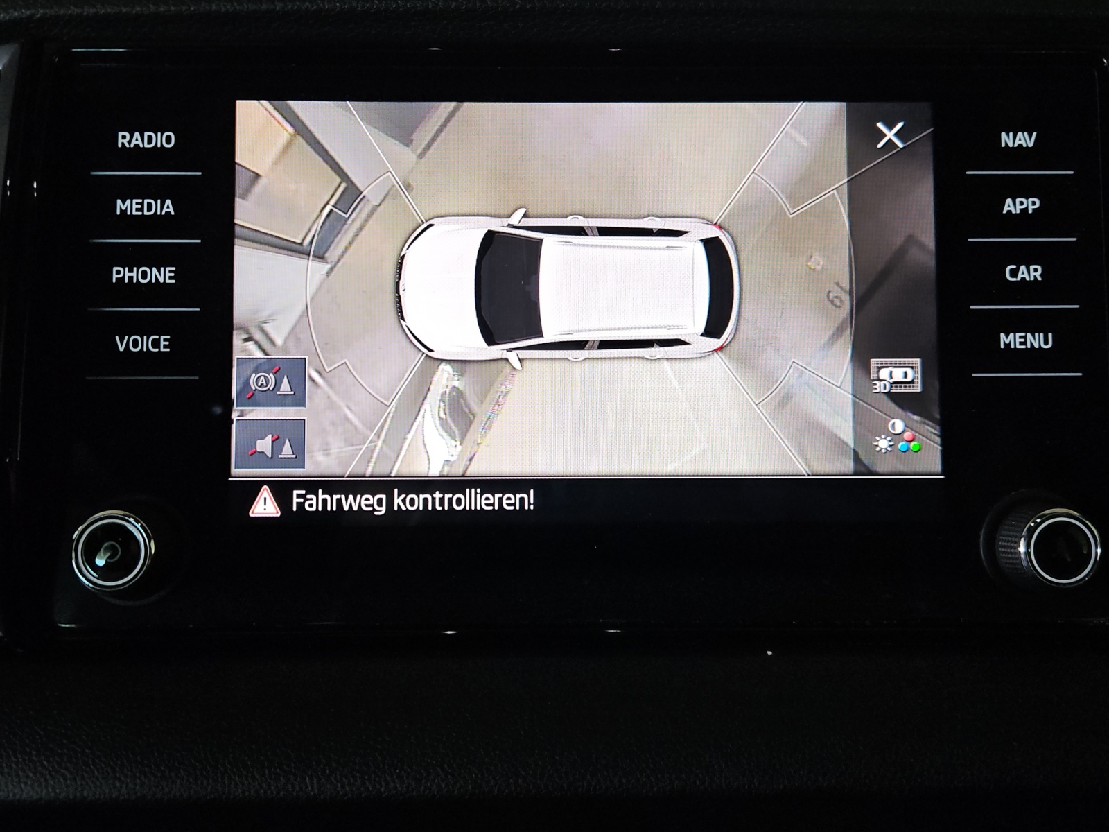 SKODA Karoq 2.0 TSI SportLine 4x4 DSG-image-18