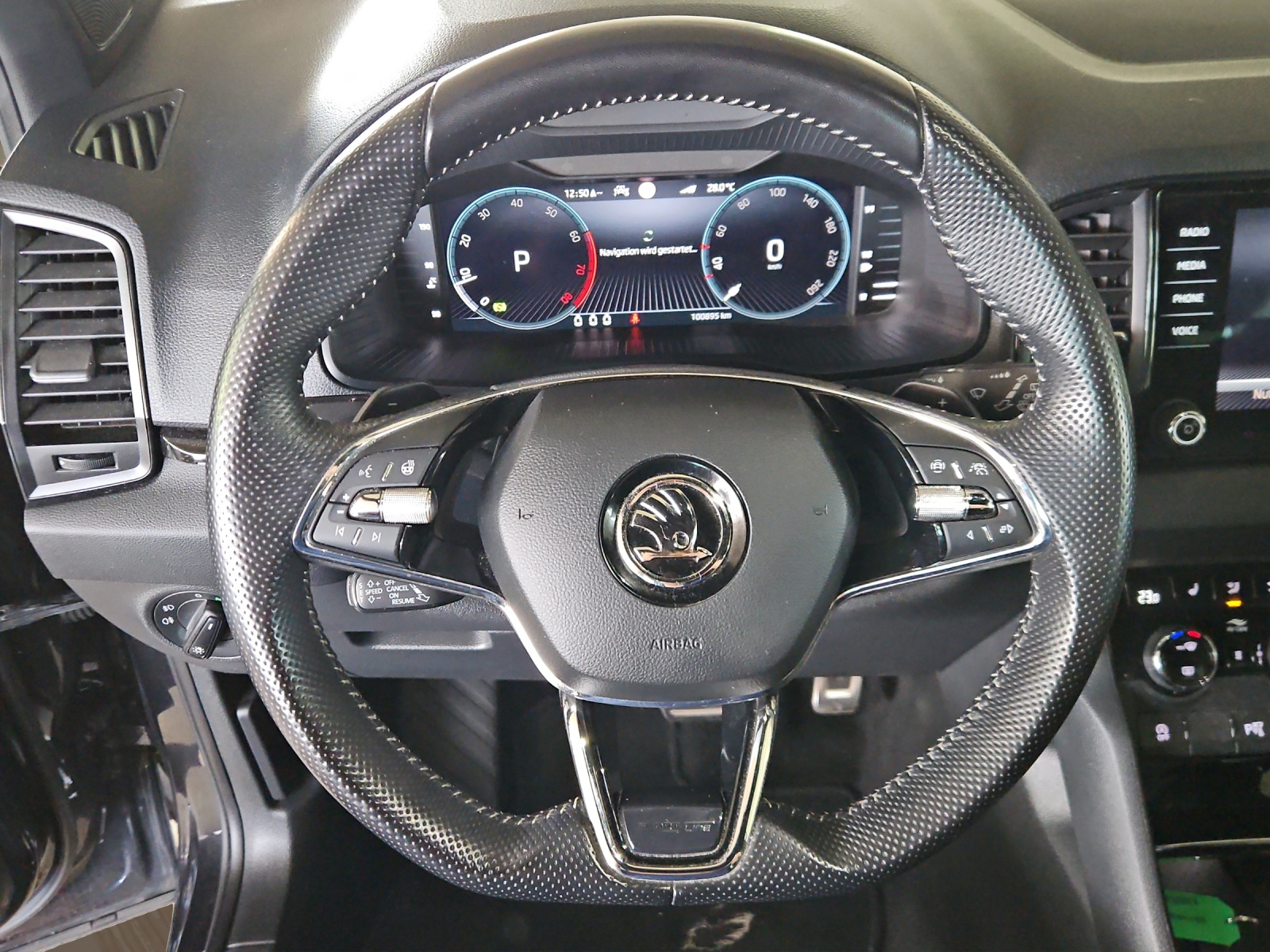 SKODA Karoq 2.0 TSI SportLine 4x4 DSG-image-11