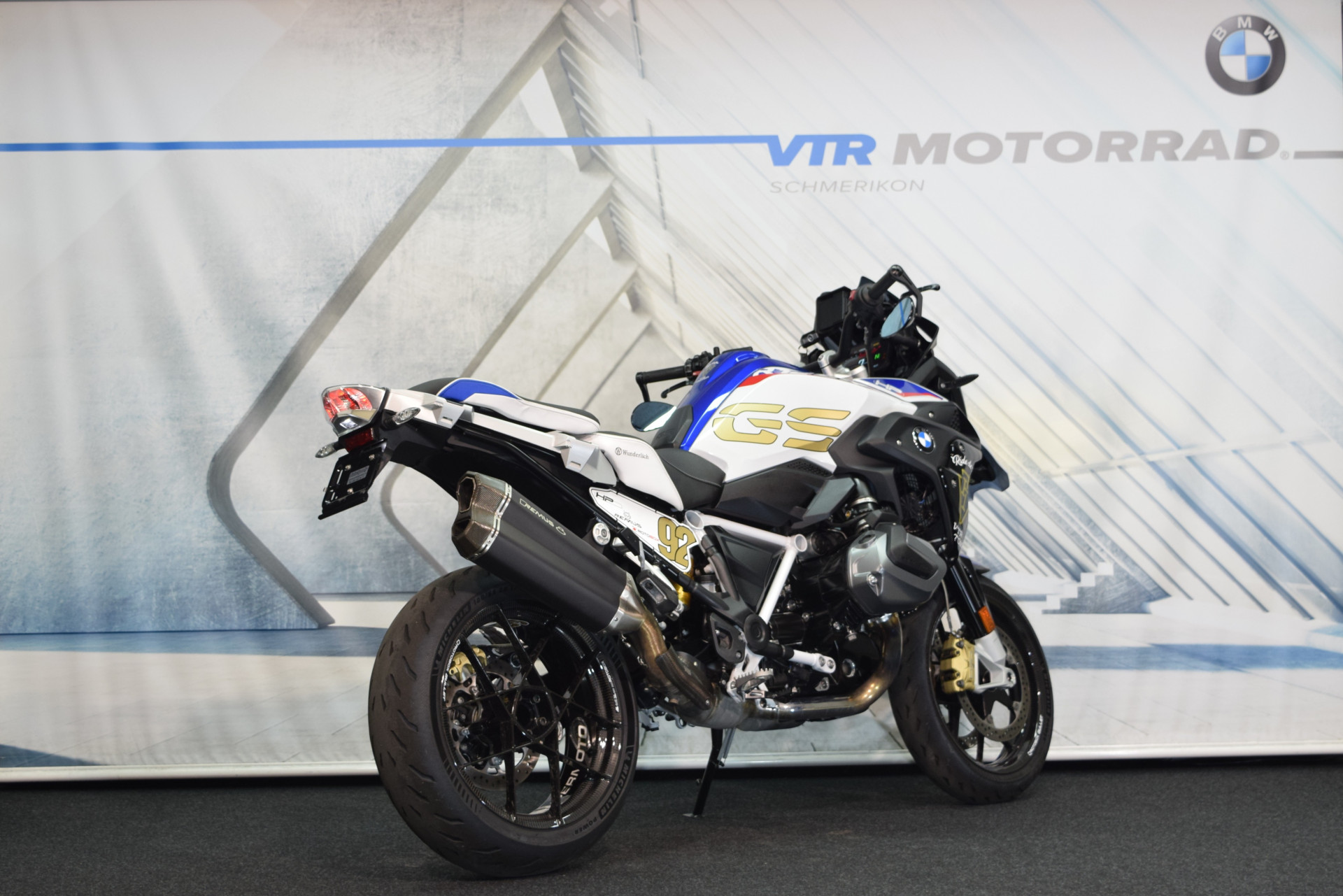 BMW R 1250 GS HP inkl. Rotobox Carbonräder & Remus-showroom-element-2