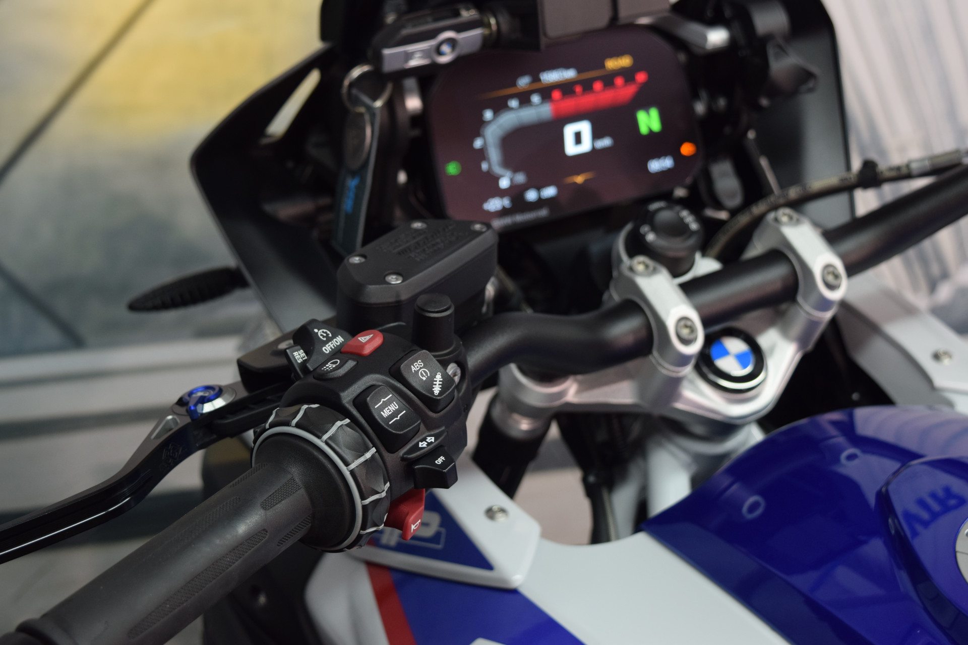BMW R 1250 GS HP inkl. Rotobox Carbonräder & Remus-image-7