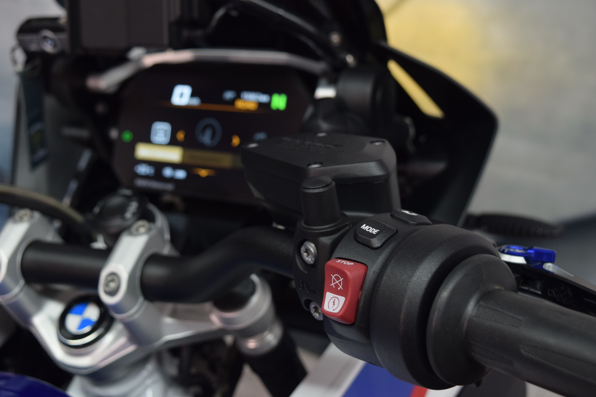 BMW R 1250 GS HP inkl. Rotobox Carbonräder & Remus-image-8
