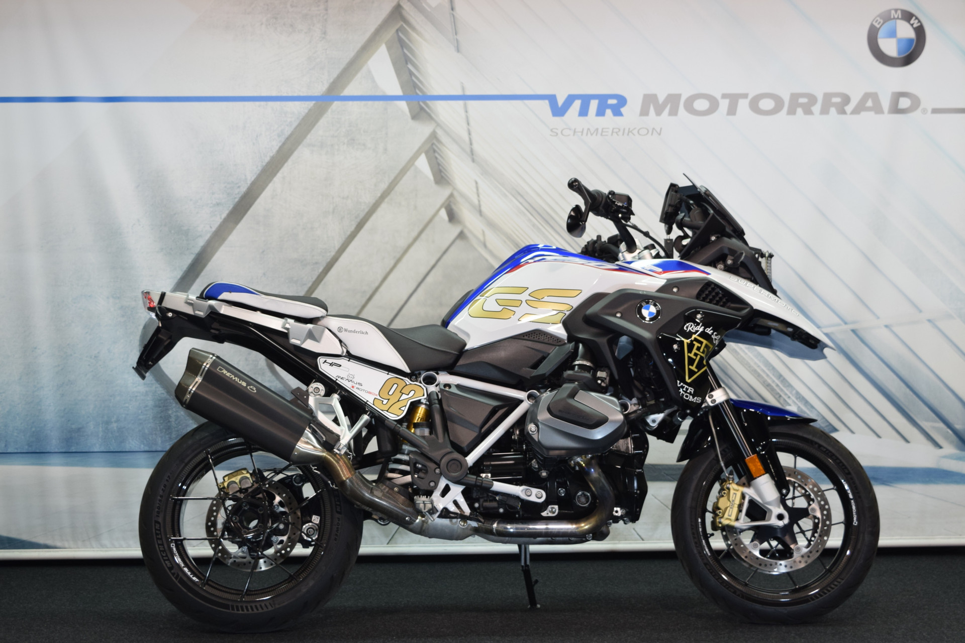BMW R 1250 GS HP inkl. Rotobox Carbonräder & Remus-showroom-element-1