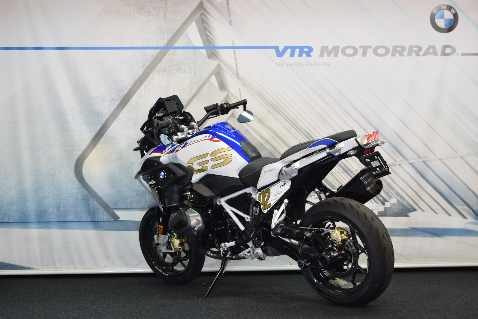 BMW R 1250 GS HP inkl. Rotobox Carbonräder & Remus-showroom-element-3