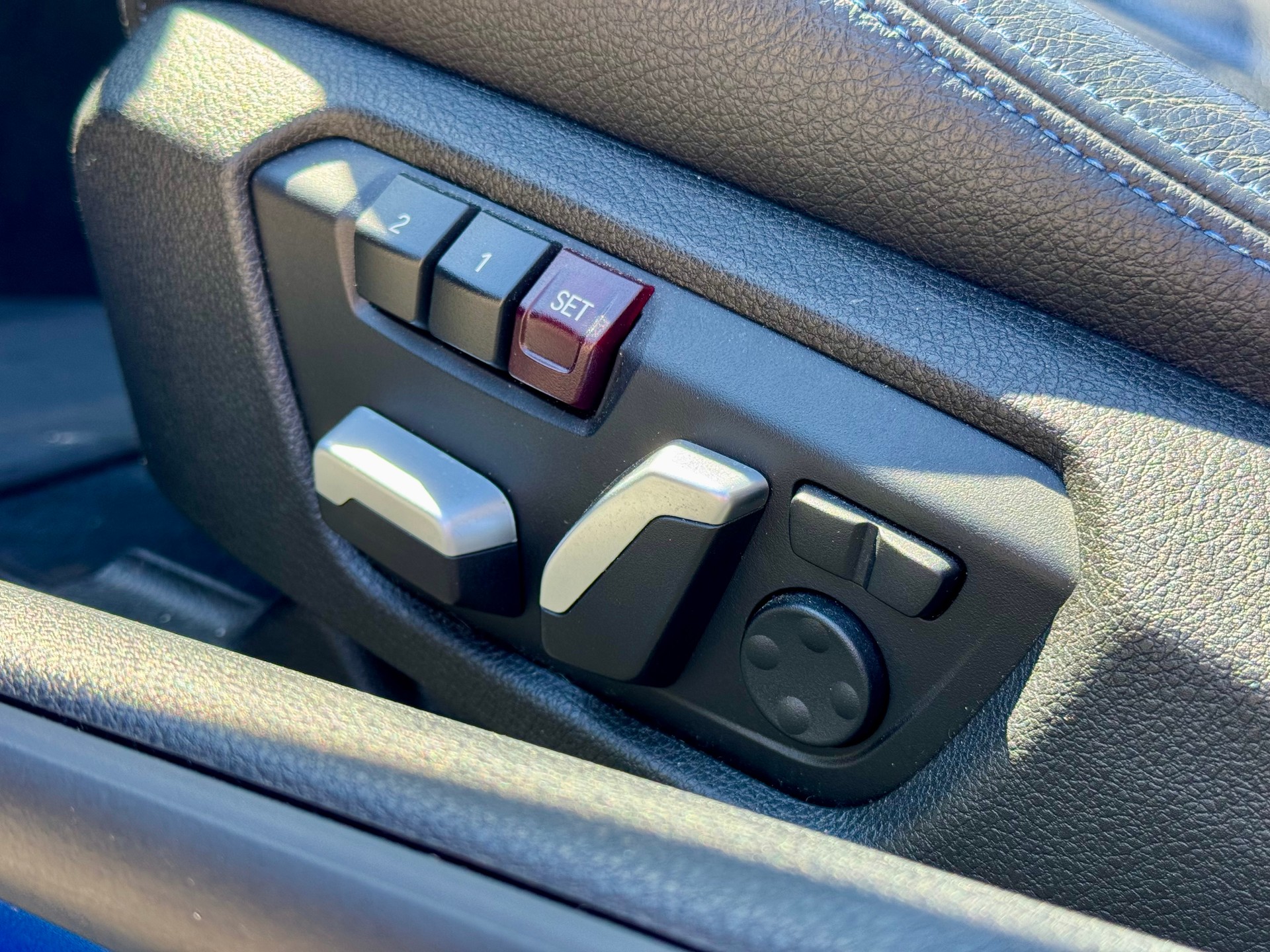BMW M240i xDrive SAG-image-16