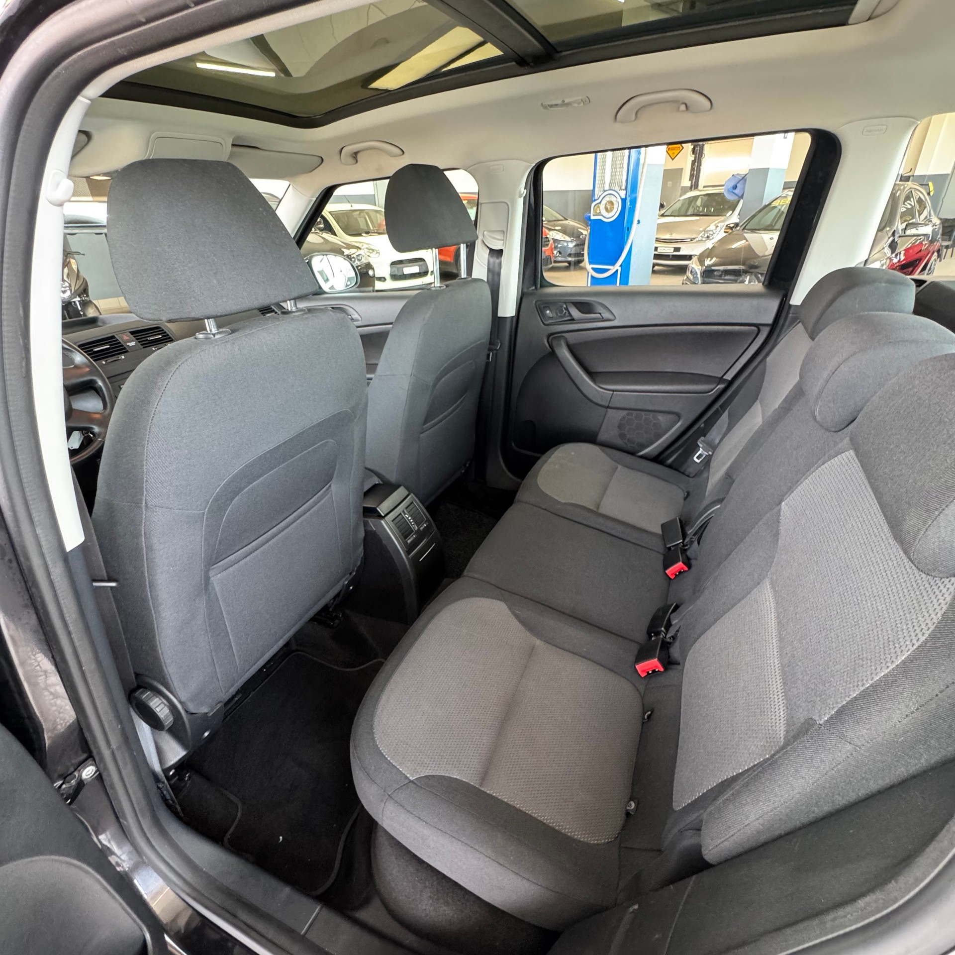 SKODA Yeti 1.8 TSI Elegance 4x4 DSG-image-17