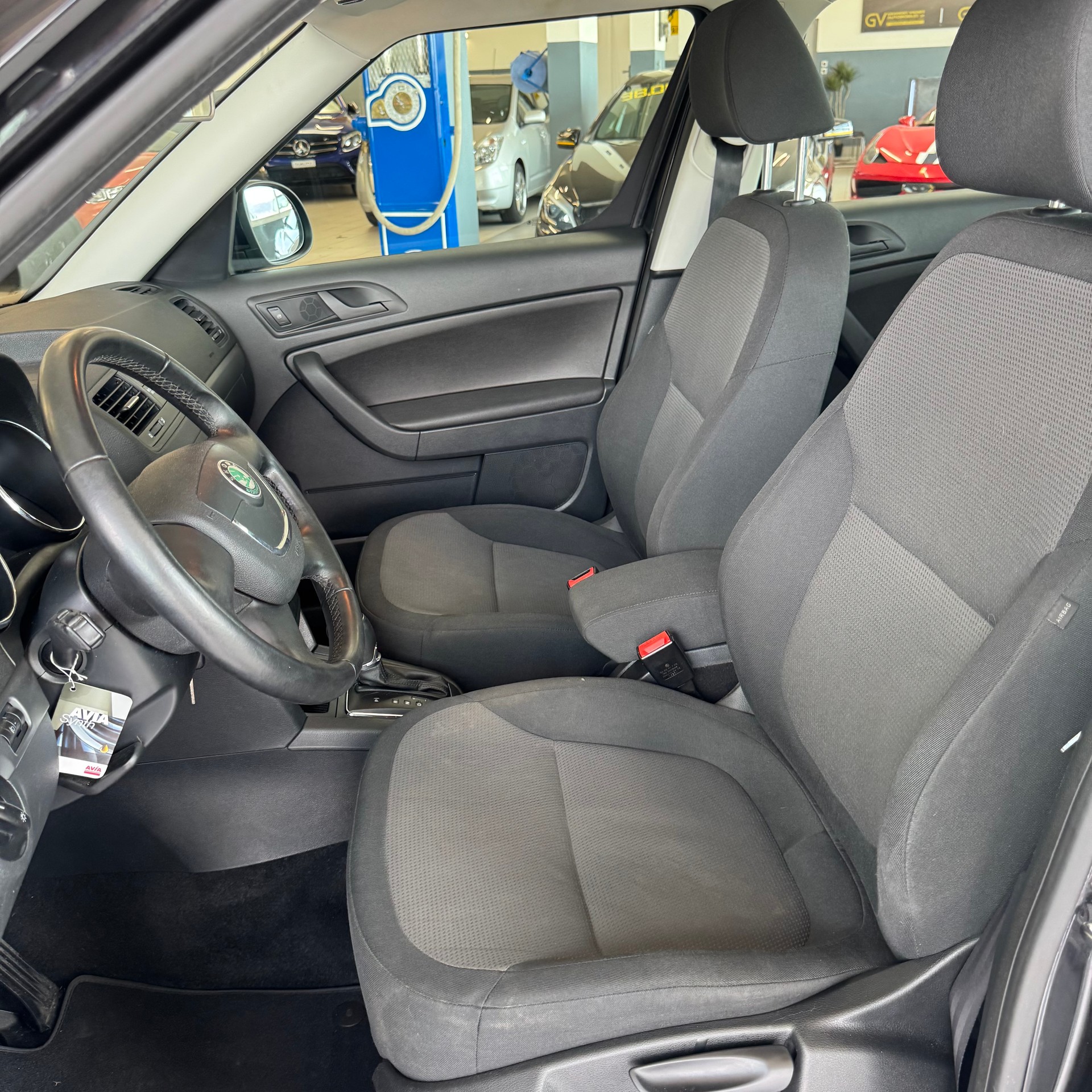 SKODA Yeti 1.8 TSI Elegance 4x4 DSG-image-11