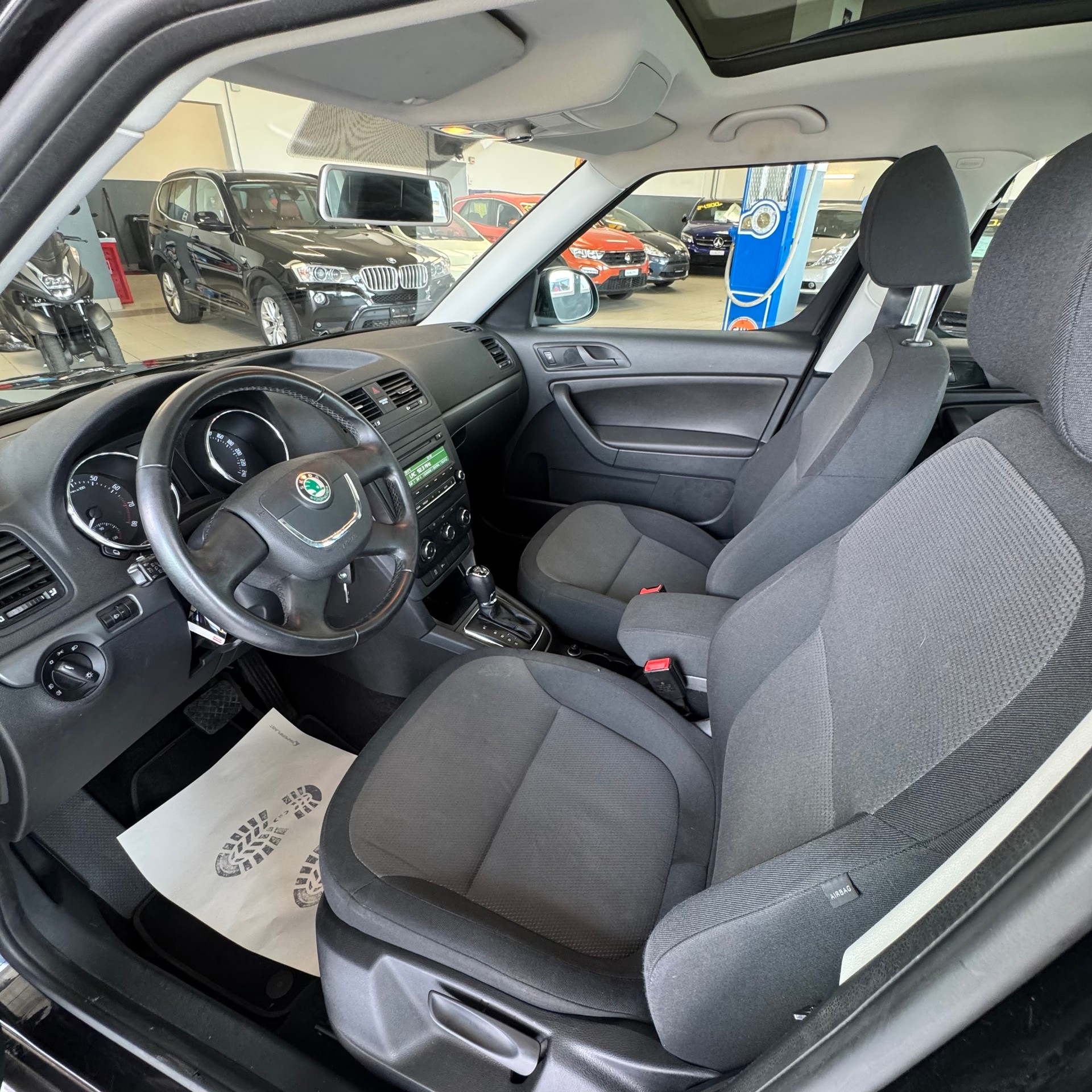 SKODA Yeti 1.8 TSI Elegance 4x4 DSG-image-16