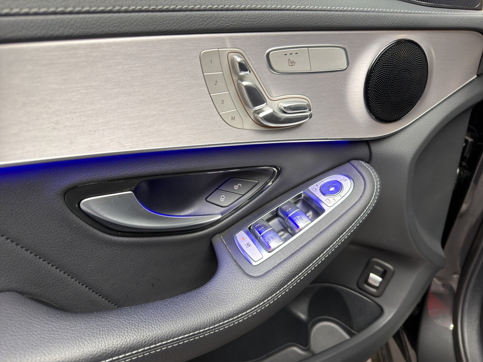 MERCEDES-BENZ C 220d SwissStar AMG L.4M-image-11