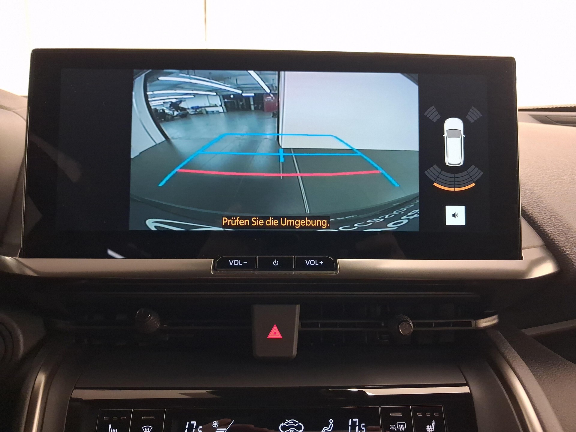 TOYOTA C-HR 2.0 PHEV Swiss Edition-image-13