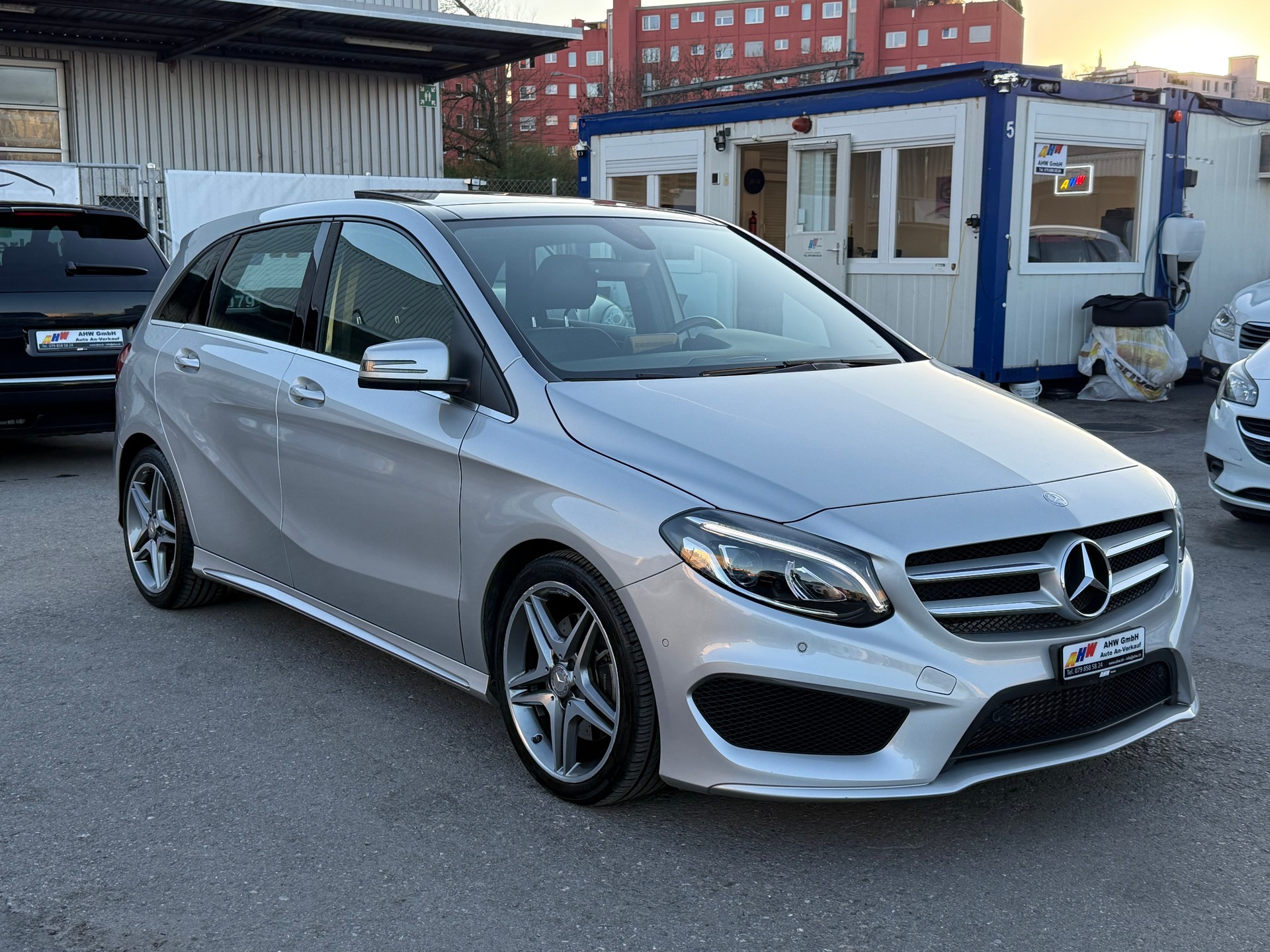 MERCEDES-BENZ B 220 CDI Swiss Star Edition AMG Line 4Matic / Frisch ab MFK / Rückfahrkamera / Panoramadach-image-2