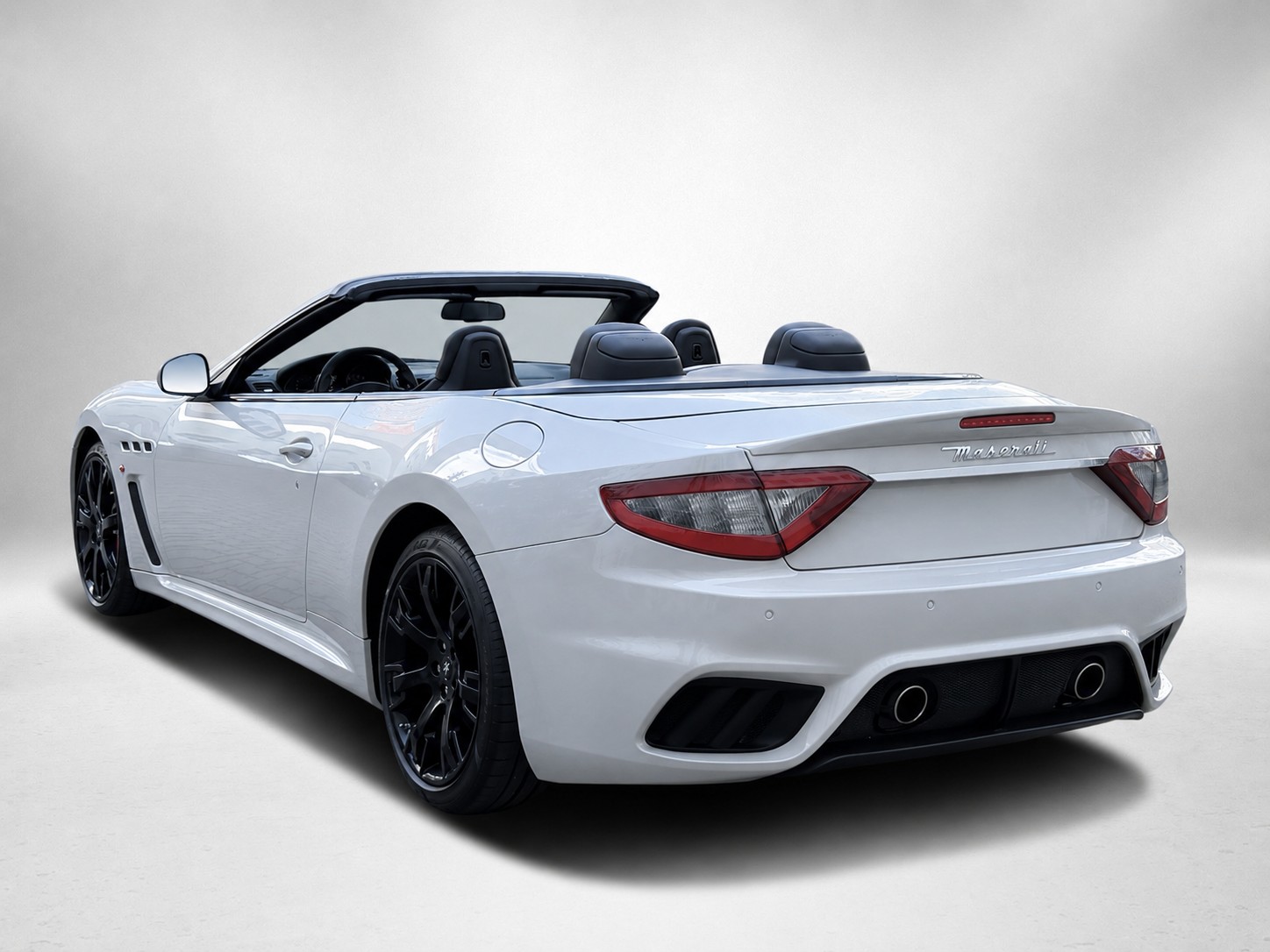 MASERATI GranCabrio MC Stradale Alcantara-image-3