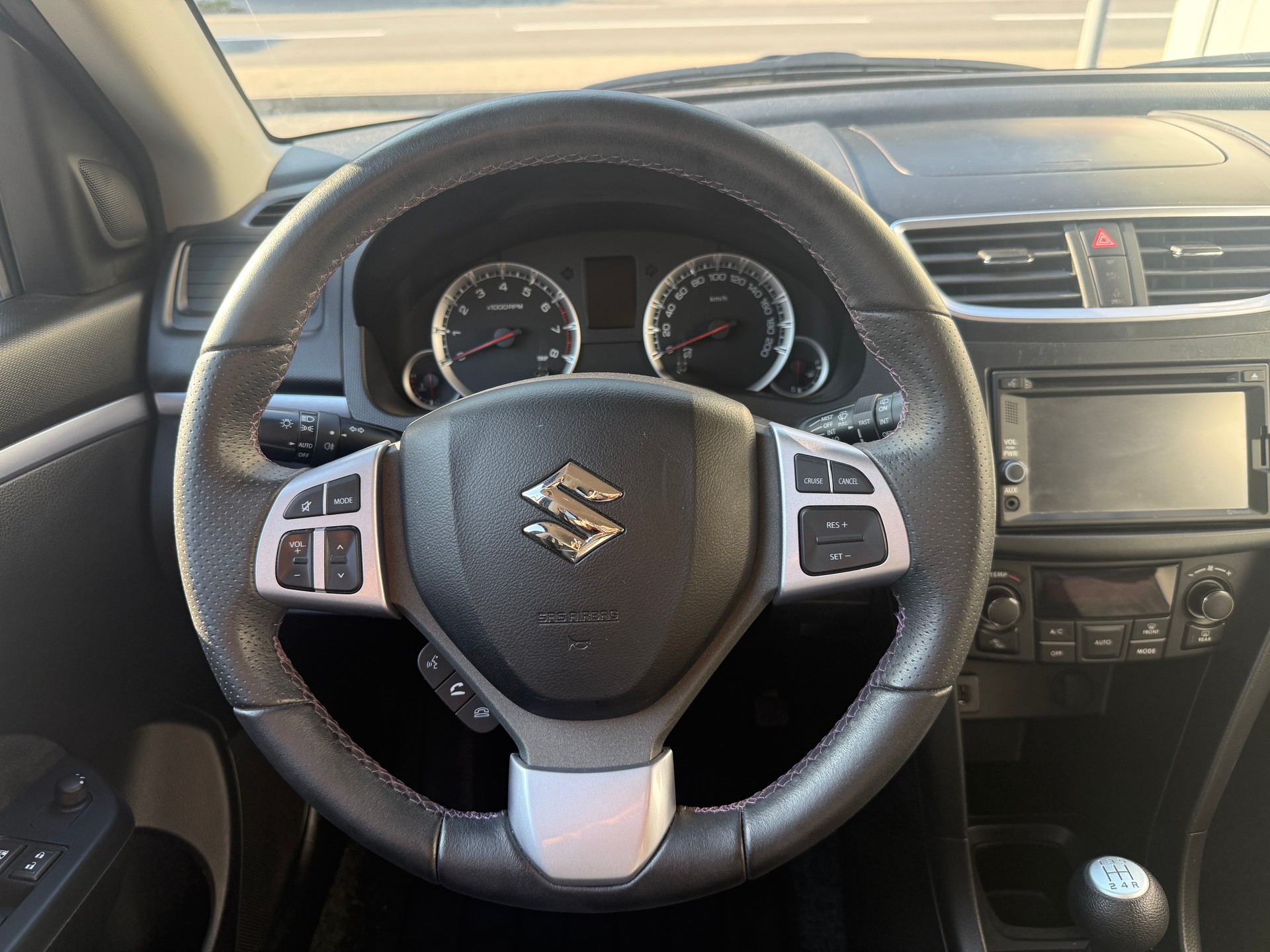 SUZUKI Swift 1.2i 16V PizSulai 4x4 *KLIMA* AHK* MFK FRISCH-image-15