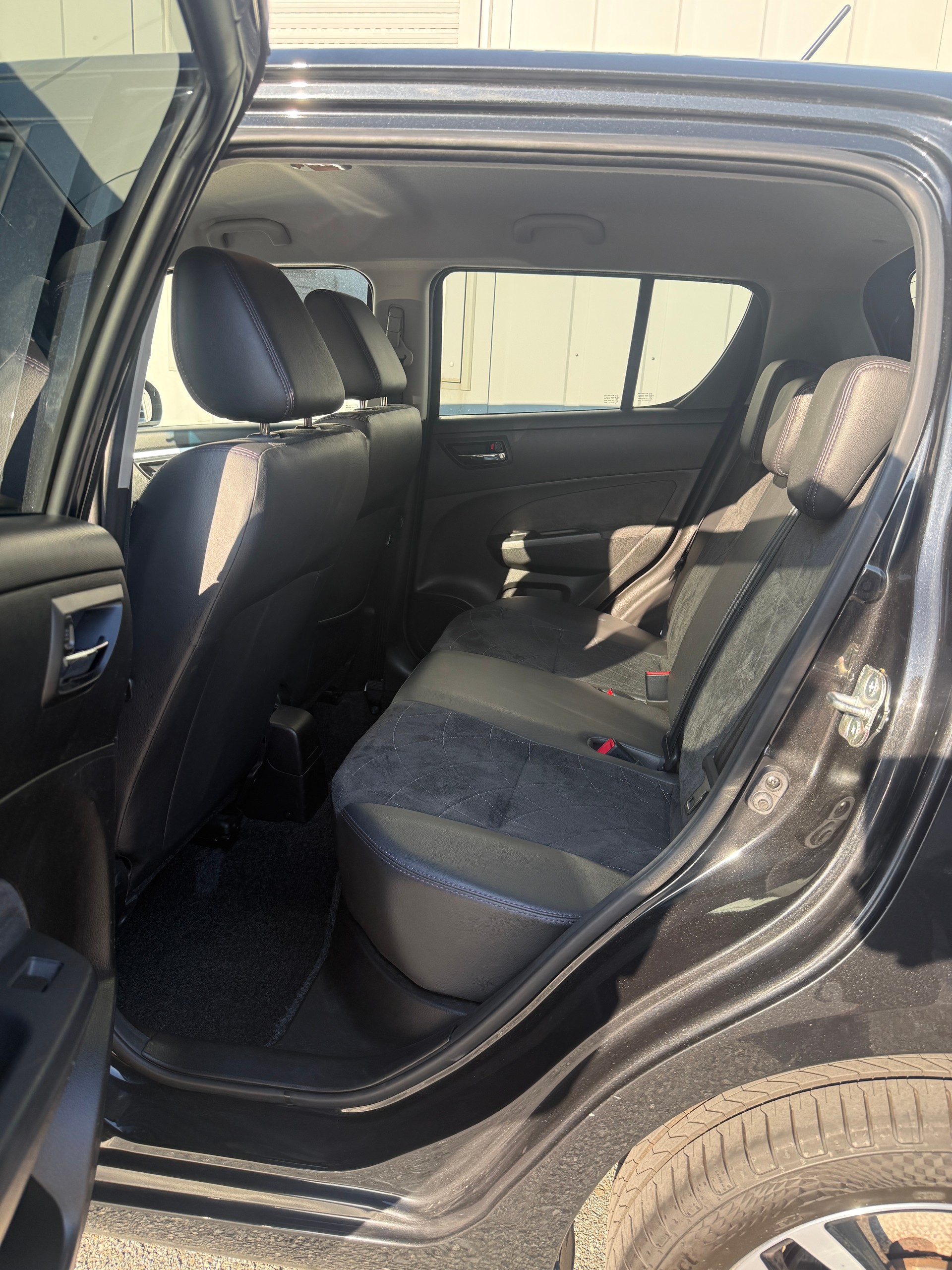 SUZUKI Swift 1.2i 16V PizSulai 4x4 *KLIMA* AHK* MFK FRISCH-image-11