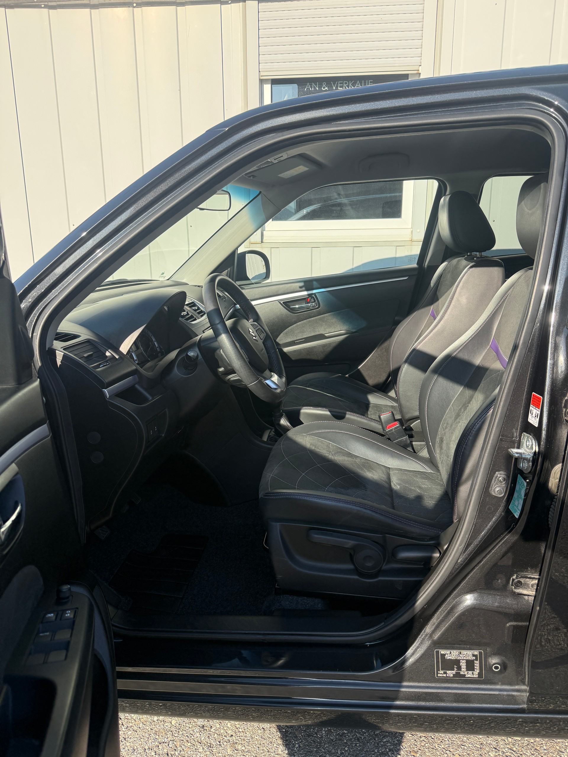 SUZUKI Swift 1.2i 16V PizSulai 4x4 *KLIMA* AHK* MFK FRISCH-image-10