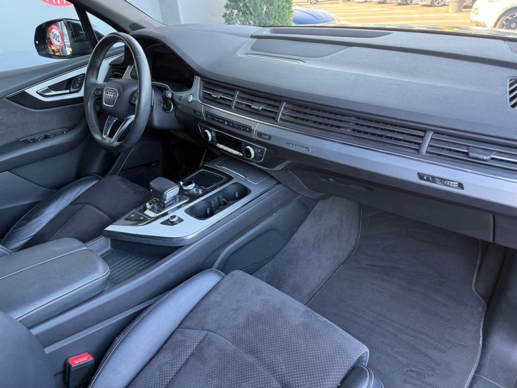 AUDI Q7 50 TDi quattro S line-image-9