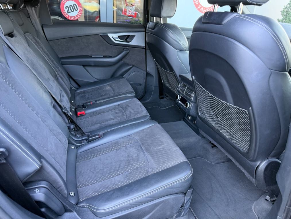 AUDI Q7 50 TDi quattro S line-image-11