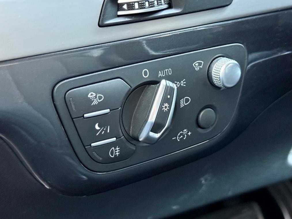 AUDI Q7 50 TDi quattro S line-image-8