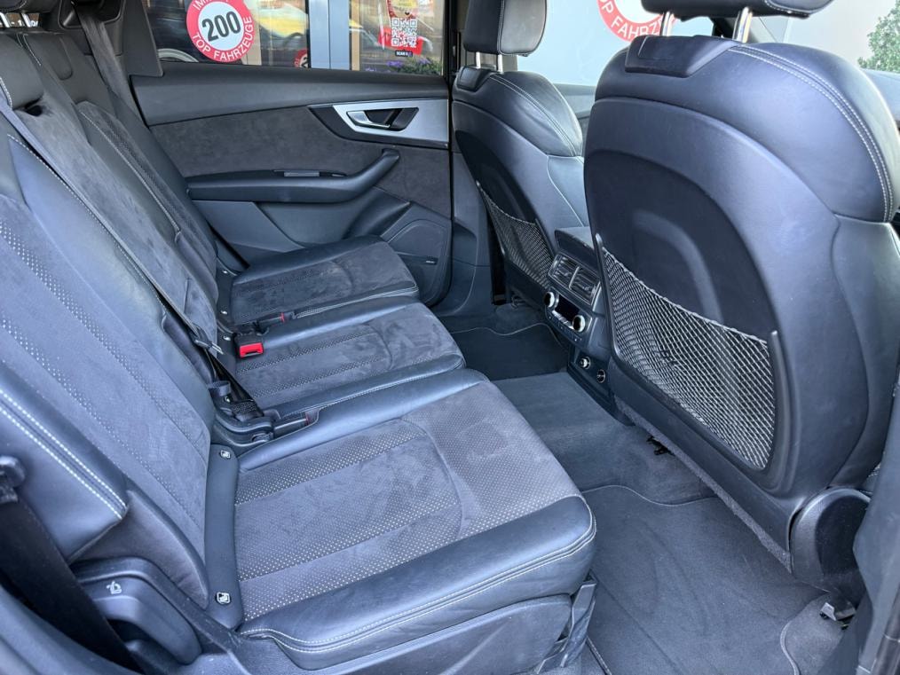 AUDI Q7 50 TDi quattro S line-image-11