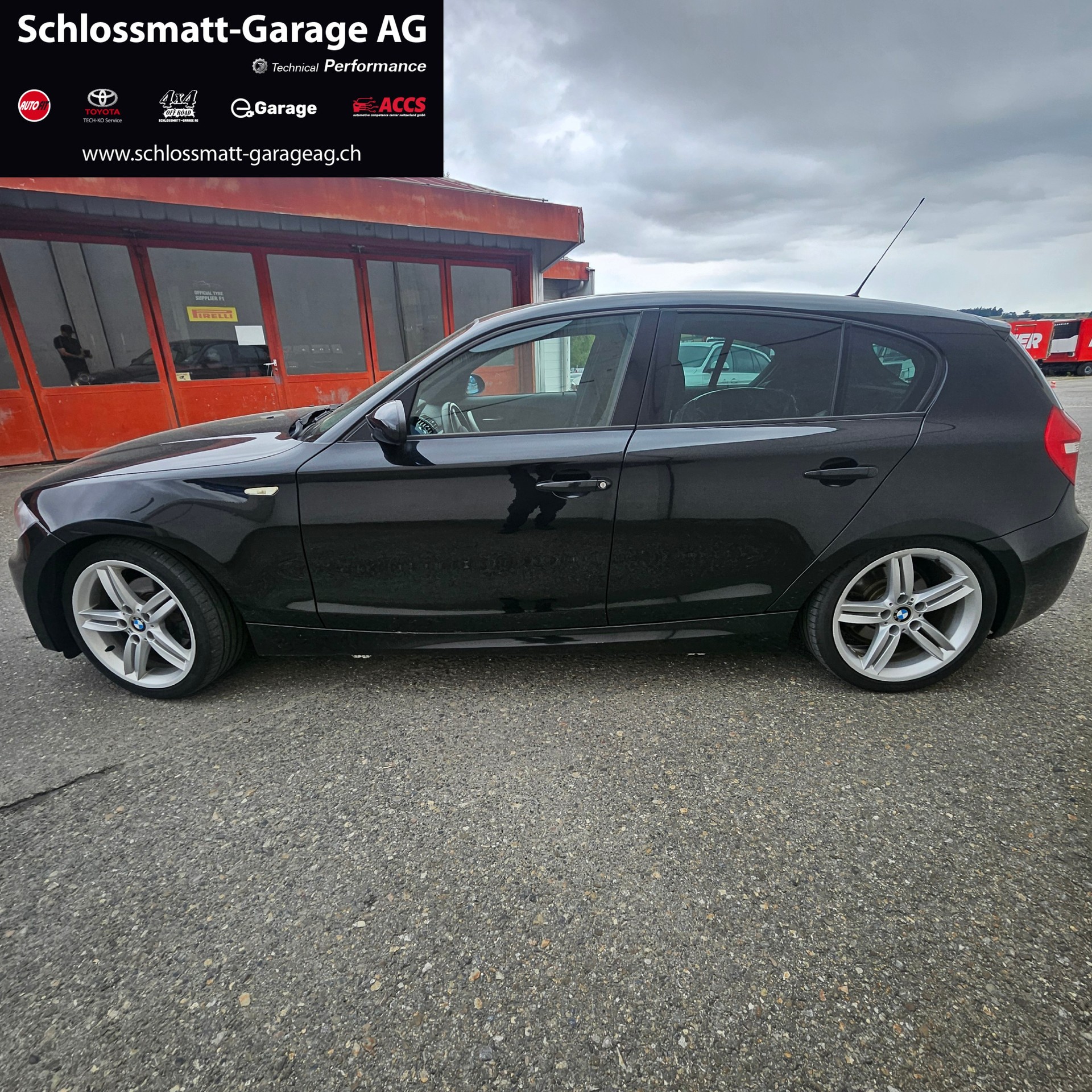 BMW 120i-image-1