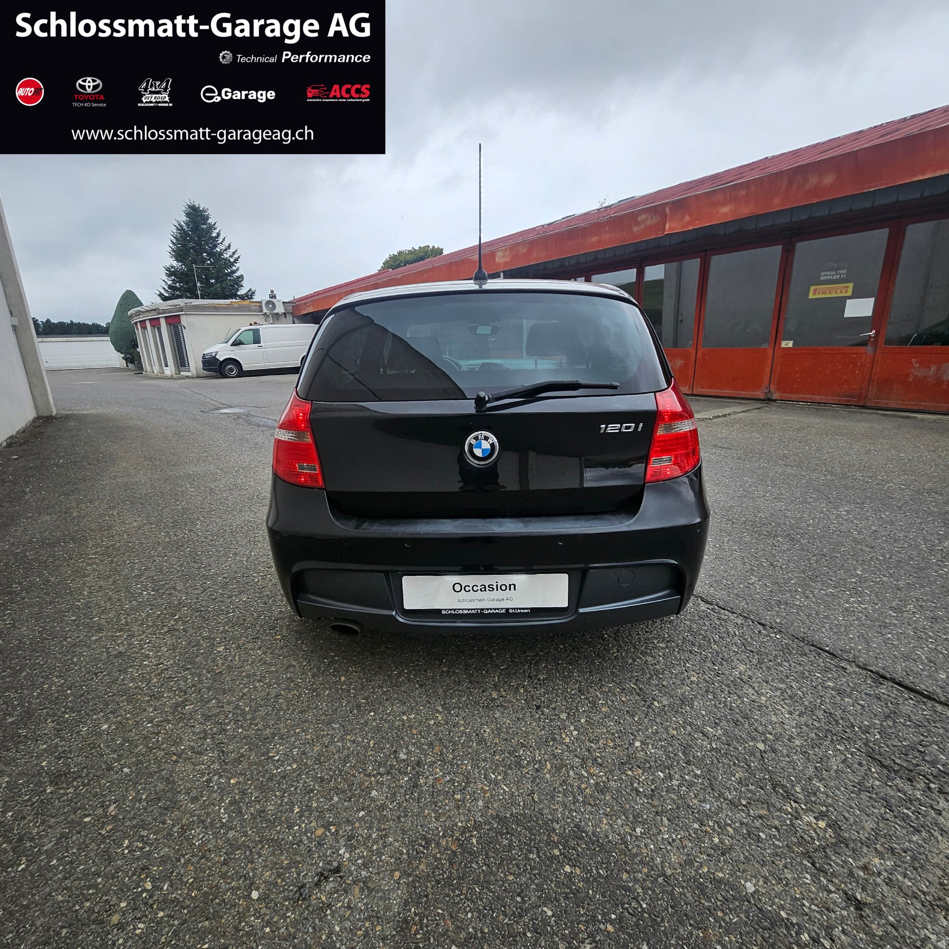 BMW 120i-image-7