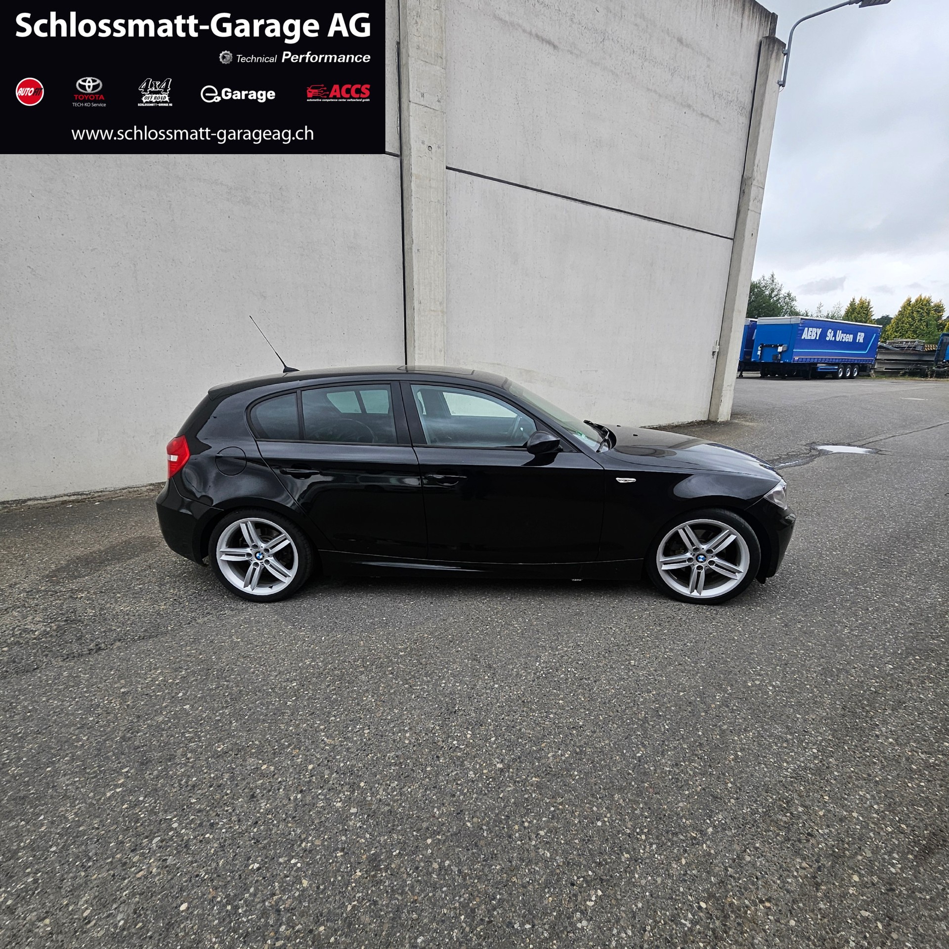 BMW 120i-image-5