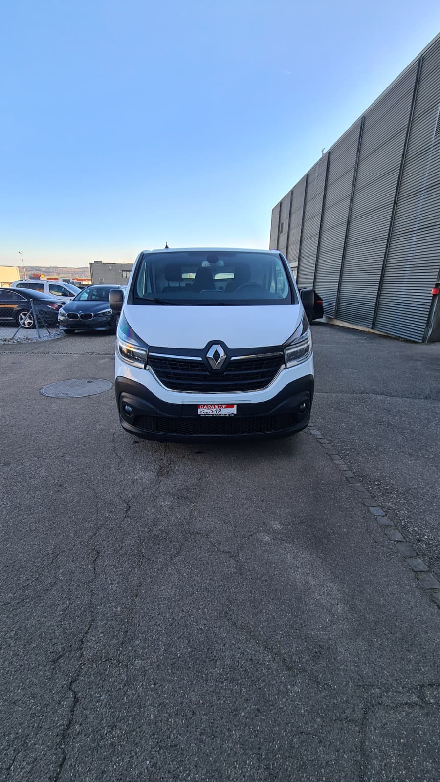 RENAULT Trafic 2.0 dCi 120 3.0t Business L2H1 ** L2H1 ** RF-Kamera ** PDC ** Klimaanlage ** 3-Plätzer ** Sortimo **-image-1